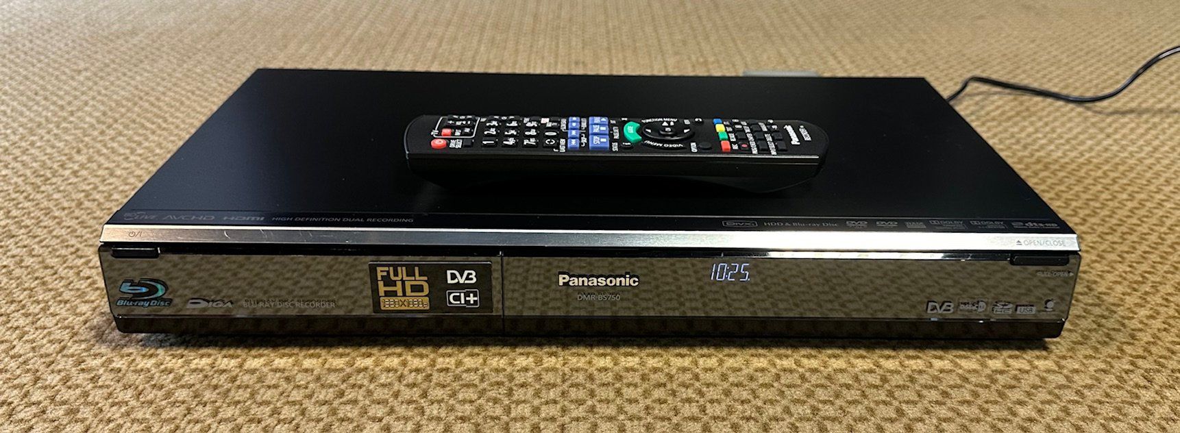 Panasonic Audio- & Mediensysteme: Sat.-Receiver mit Blu-ray-&HDD-Recorder, Panasonic DMR-BS750 – Gebraucht aus Kirchberg BE von  2