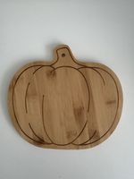 Herbst Deko - Unbenutztes Holz-Schneidebrett in Kürbisform