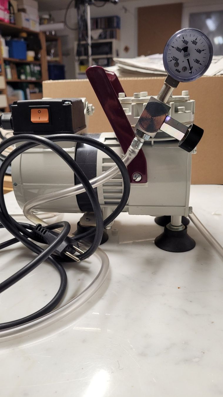 Accessori da laboratorio: Vakuumpumpe – Usato da Bibern SO venduto da 07Bue11