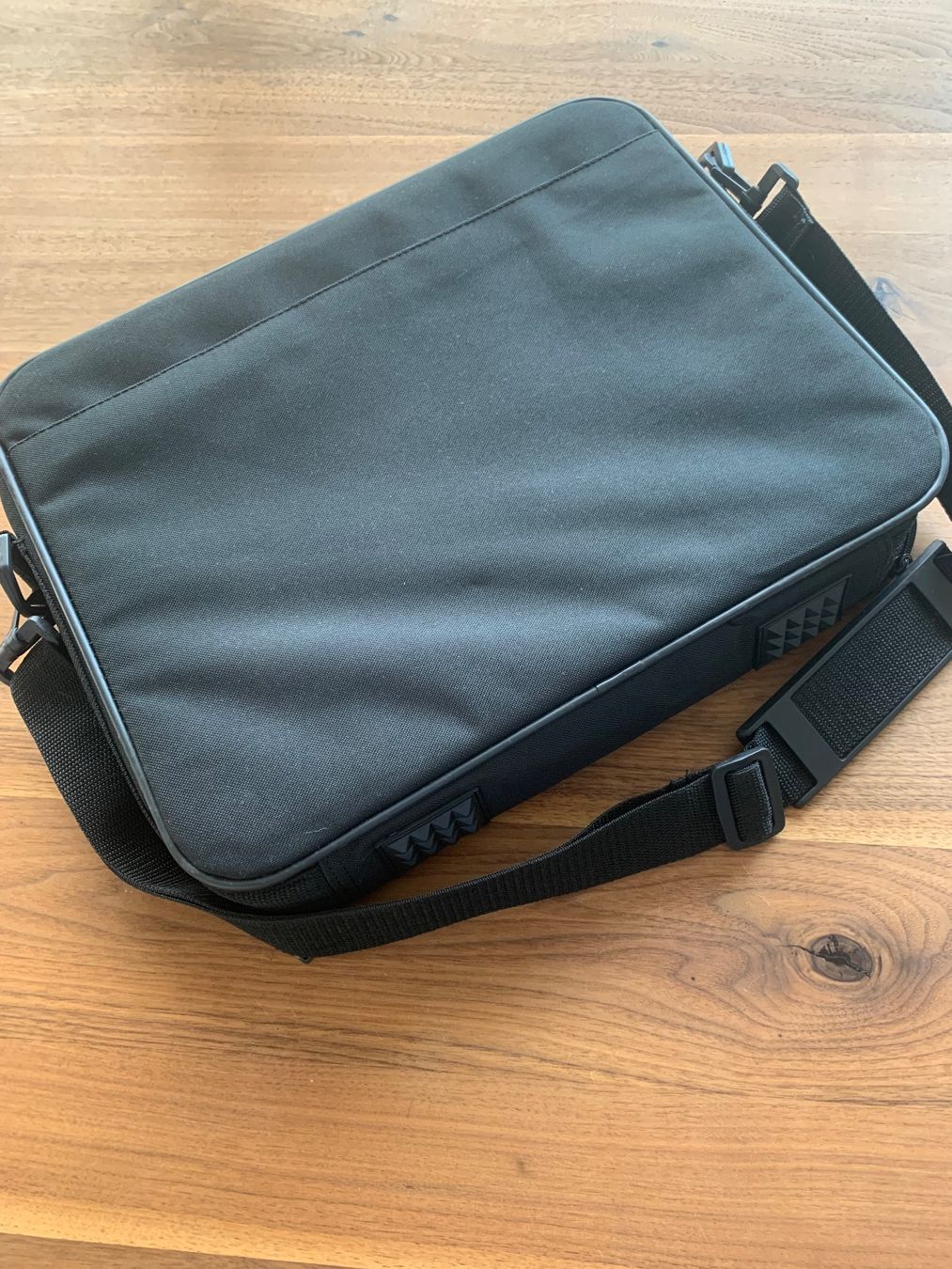 Valigie & Borse: Laptoptasche – Nuovo (secondo la descrizione) da Erlenbach ZH venduto da Syssi_C 3