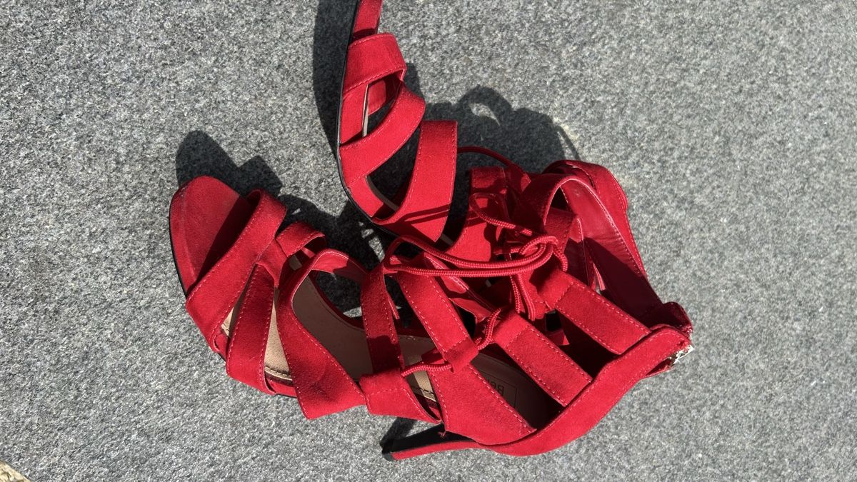 Bershka Damenschuhe: Rote Bershka High Heels, Gr. 39, Wildlederoptik, Rot – Gebraucht aus Frenkendorf von ana_h7dx 1