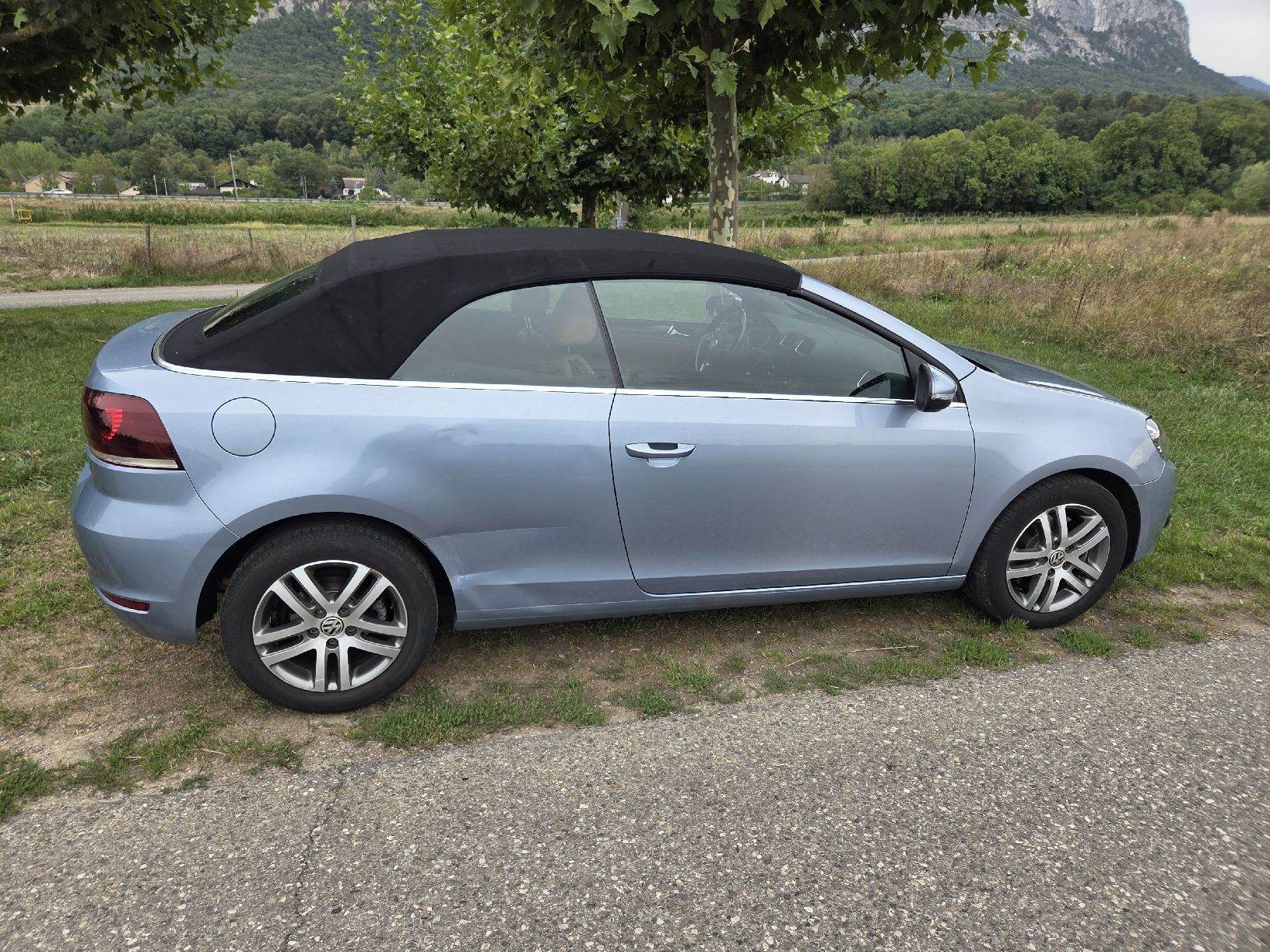 VW Automobili: VW Golf Cabrio 2.0 TDI – Usato da Veyrier venduto da manxsl354 4