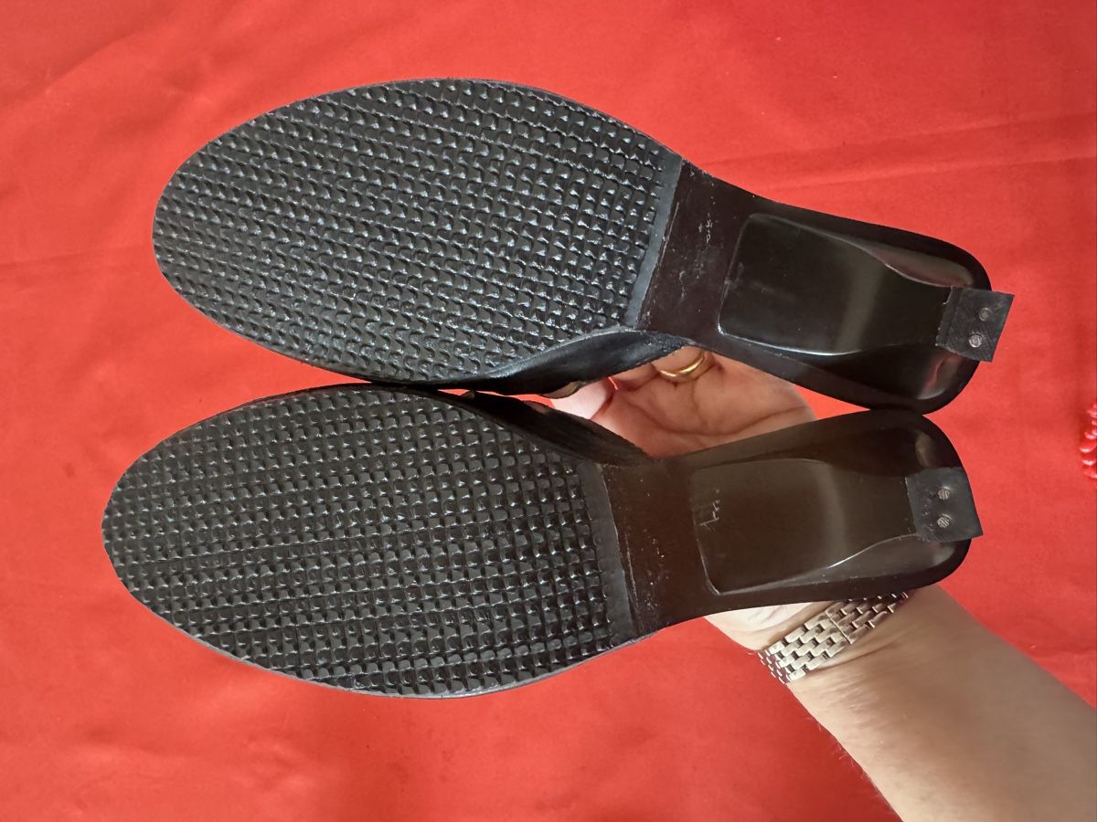 Balenciaga Scarpe da donna: Balenciaga vintage slides – Usato da Basel venduto da FlorinBasel 6