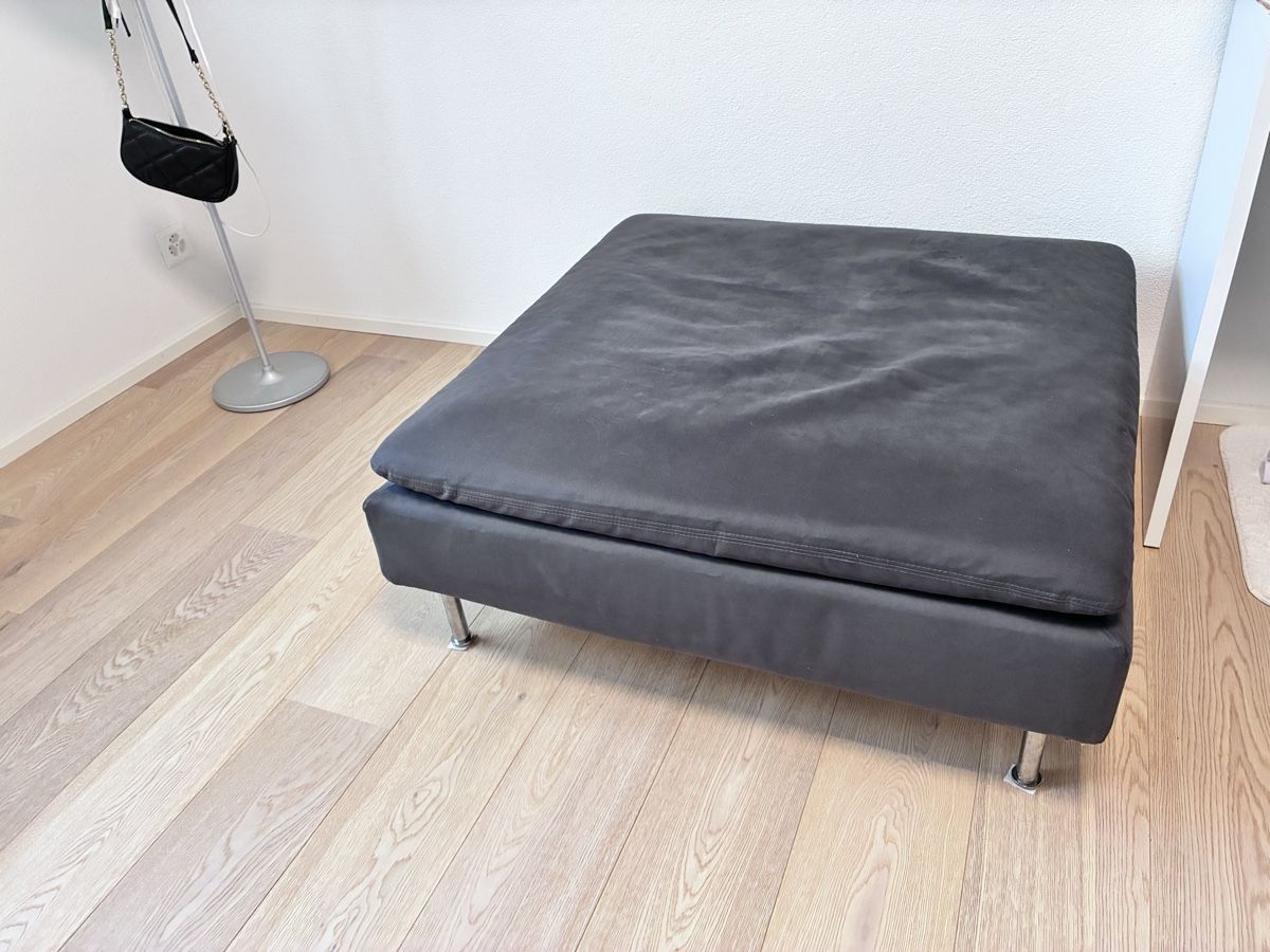 Ikea Hocker: Söderhamn Hocker dunkelgrau quadratisch – Gebraucht aus Reinach BL von marisne
