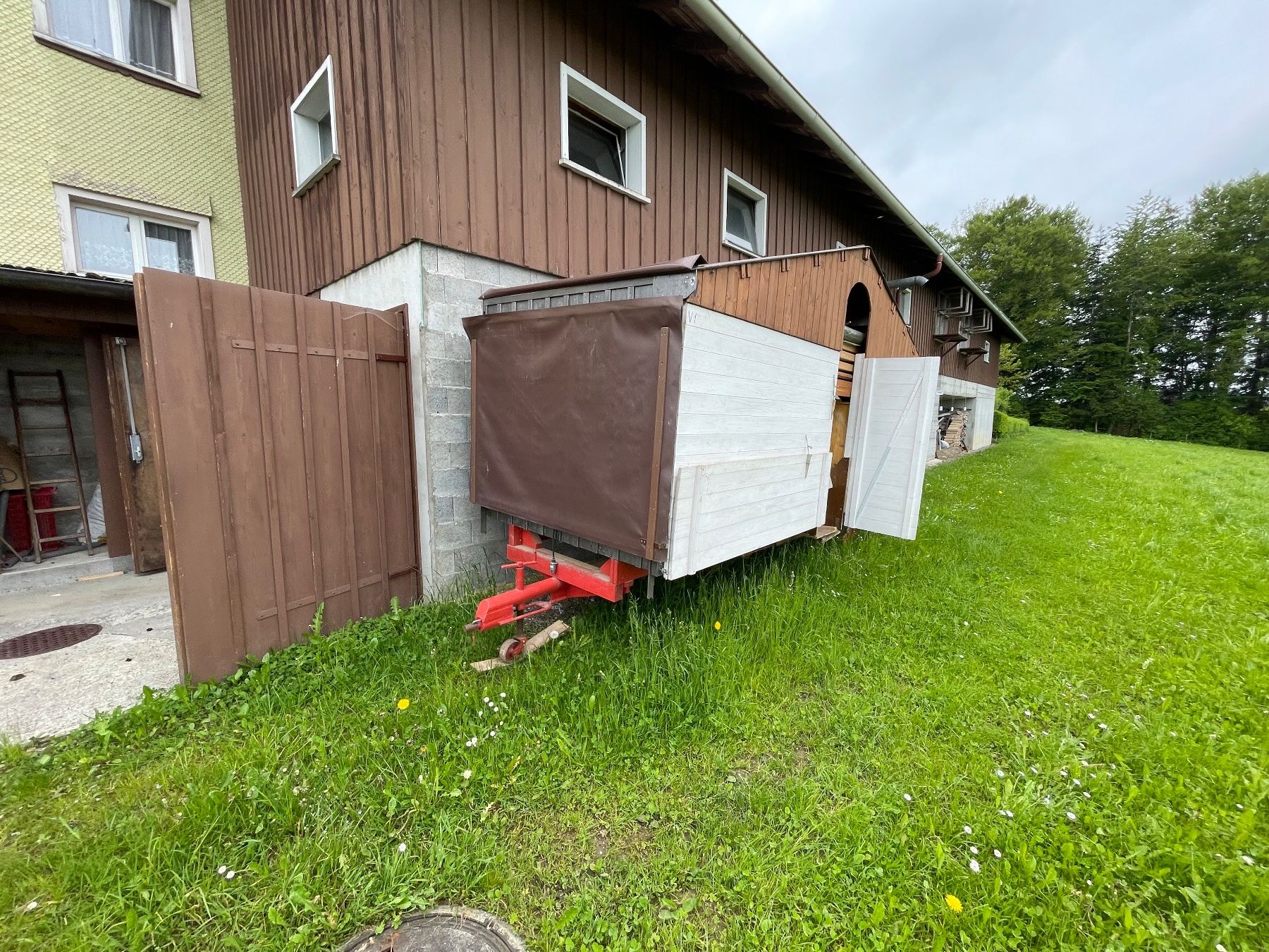 Tende : Anhänger mit eingebautem Zelt / Hofladen / Chilbi etc. – Usato da Algetshausen venduto da Vette3003 3