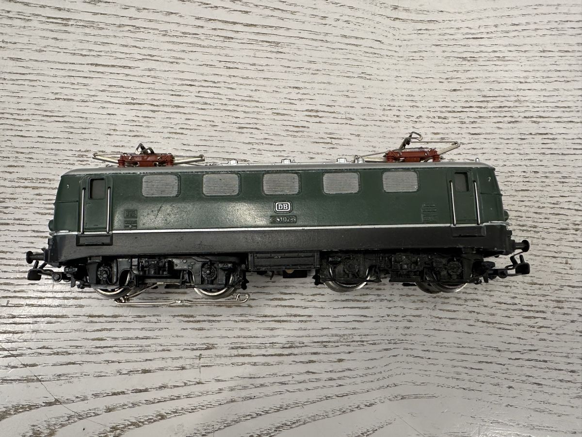 Märklin Modellini di ferrovie: Märklin 3037 DB BR 141 – Usato da Lupsingen venduto da New-Haven 3