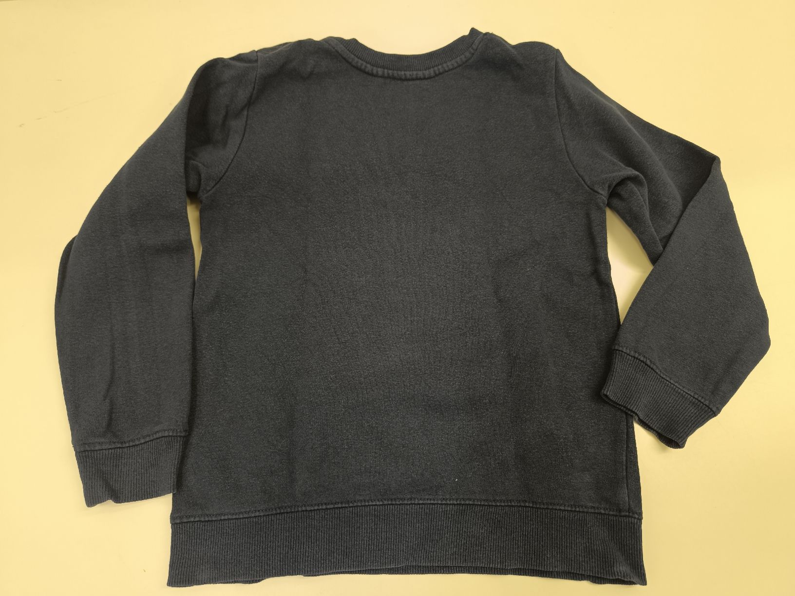 H&M Pullover & Sweatshirts: Pullover mit Wendepaillettebn Gr. 122/128 – Gebraucht aus Ehrendingen von Cheronimo2 3