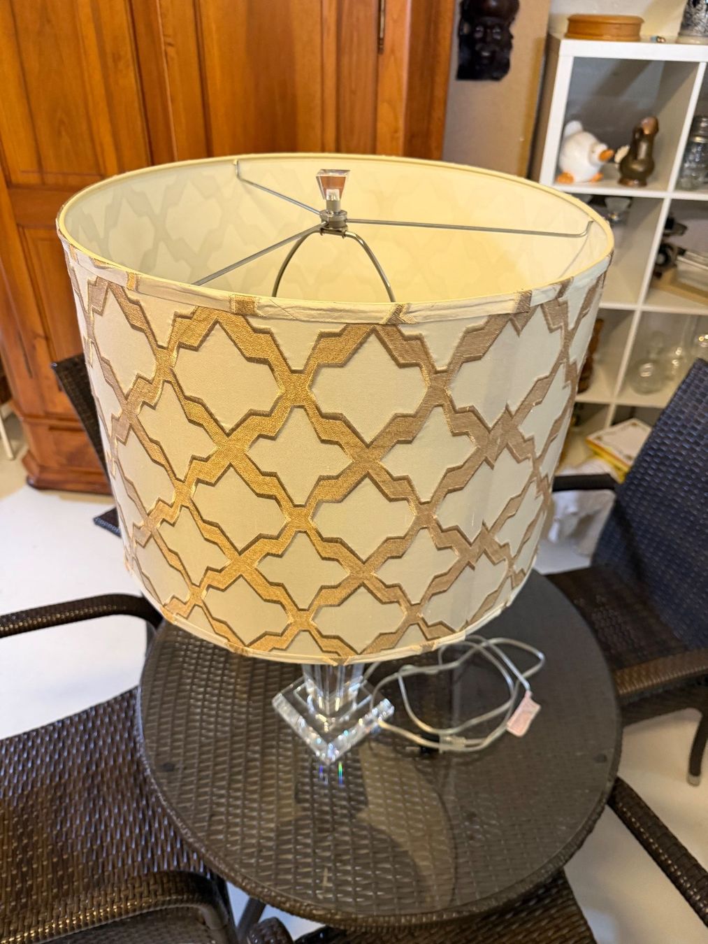 Lampade: Tischlampe mit Plexiglassockel – Usato da Ebikon venduto da Berku