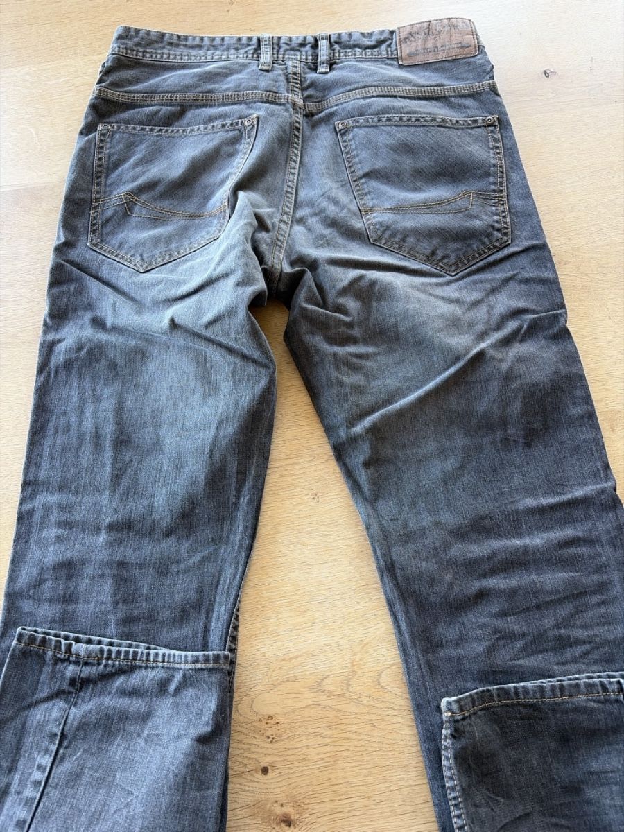 Jeans: Schwarze Jeans 34/32 – Usato da speicher venduto da danicole 2