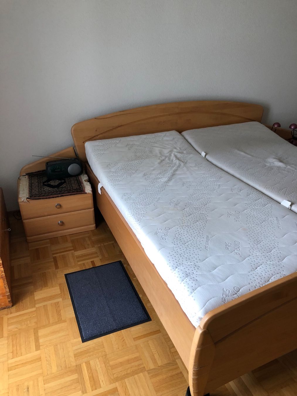Letti: Doppelbett mit Nachttischchen Holz – Usato da Erlen venduto da astra2013 4