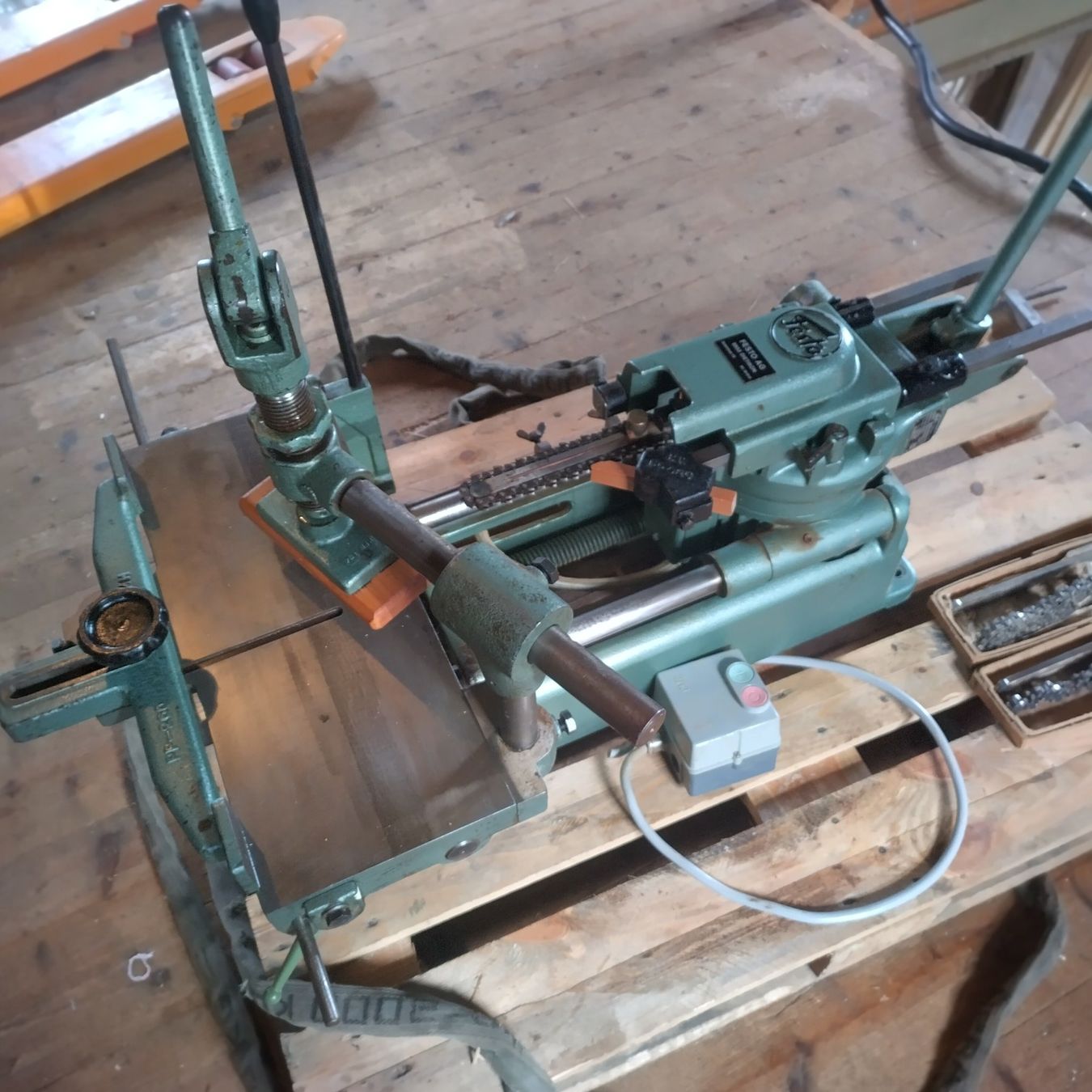 Festo Tutte le macchine: Kettenstemmer Festo – Usato da Herisau venduto da kernbo 2