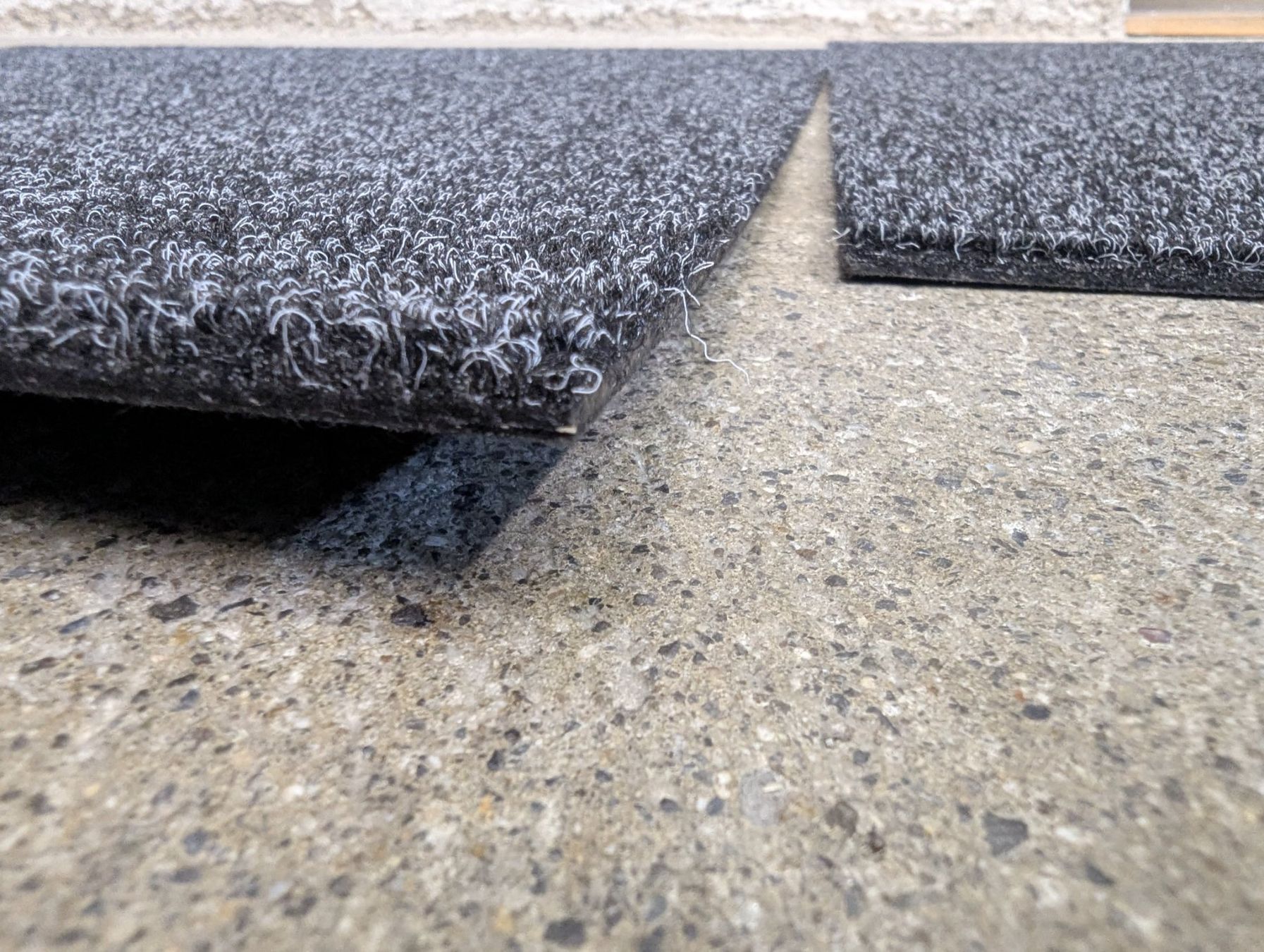 Rivestimenti per pavimenti: 85 m2 Teppichplatten Anthrazit 50 x 50 cm – Nuovo e nell'imballaggio originale da Dürrenäsch venduto da jan_w56m 2