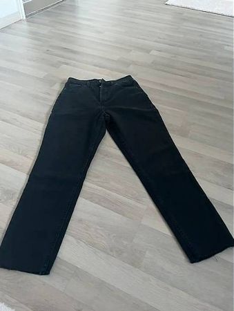 H&M Jeans Gr. 38 M schwarz neuwertig
