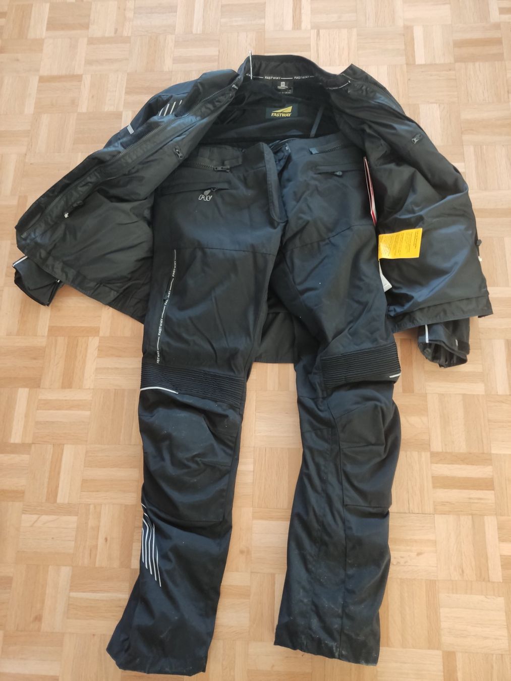 Completi & Tailleur: Fastway Motorrad Kombi Grösse 46 – Usato da Muttenz venduto da Darisha
