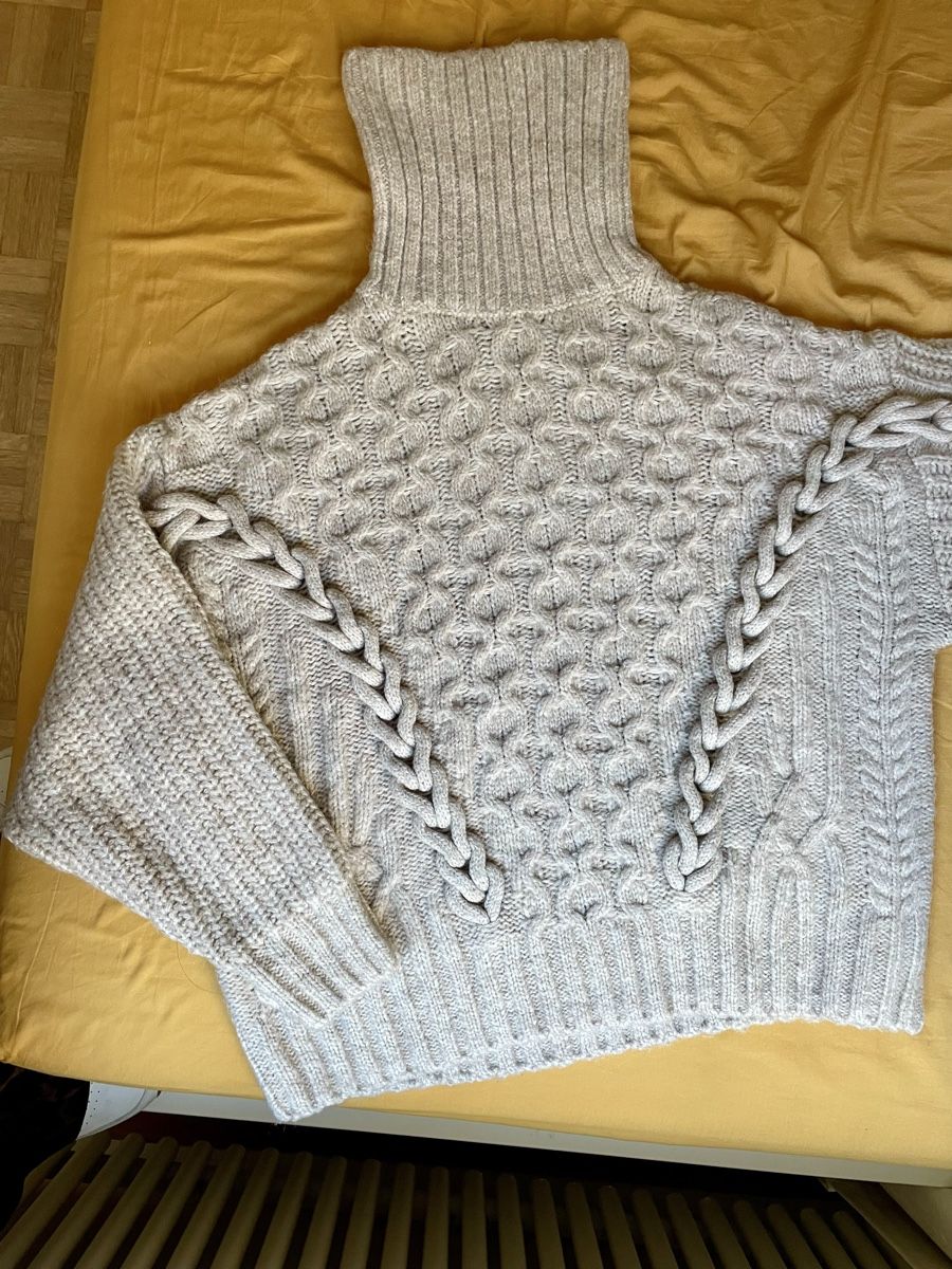 H&M Maglioni & Felpe: Oversize Strickpullover mit Zopfmuster, Grösse S – Usato da Zürich venduto da Carlajimena 1