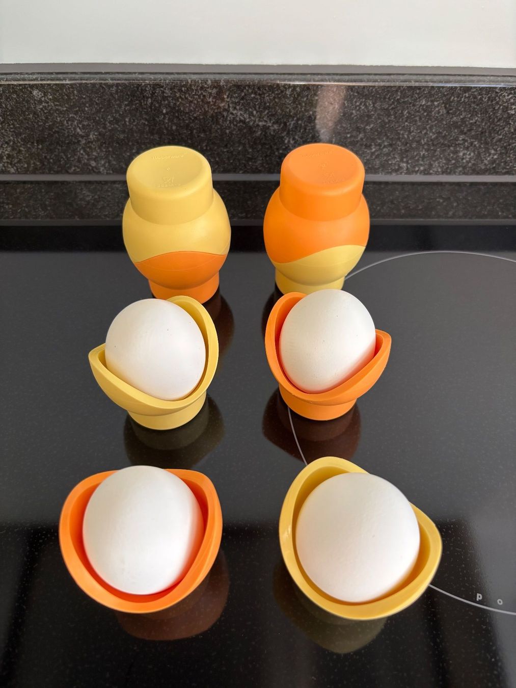 Altre Stoviglie: 8 Stk. Tupperware Eierbecher – Usato da Stalden (Sarnen) venduto da Jakisa