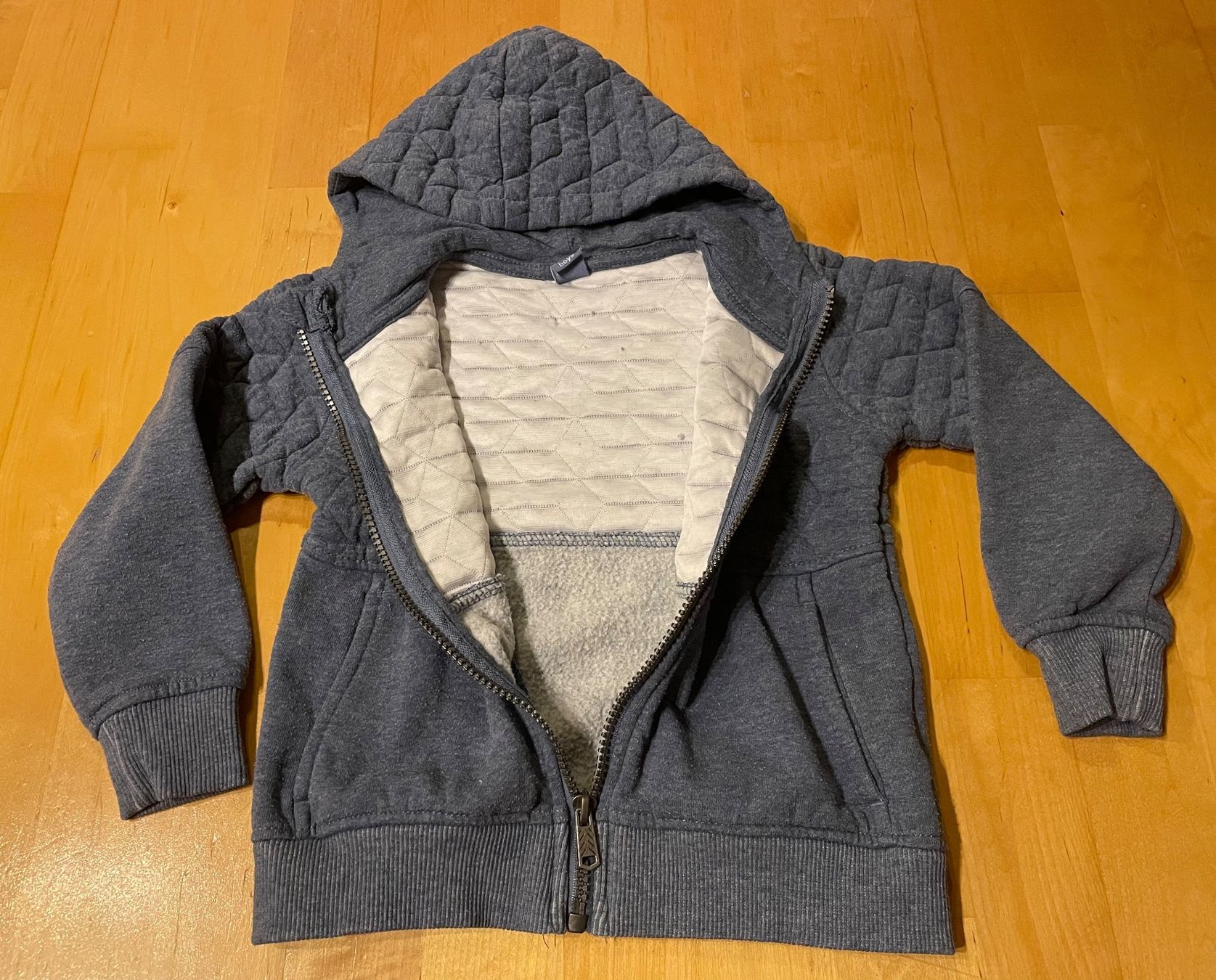 Pullover & Sweatshirts: Pullover, Trainerjacke Gr 104 – Gebraucht aus Hüntwangen von fra_7nd2 2