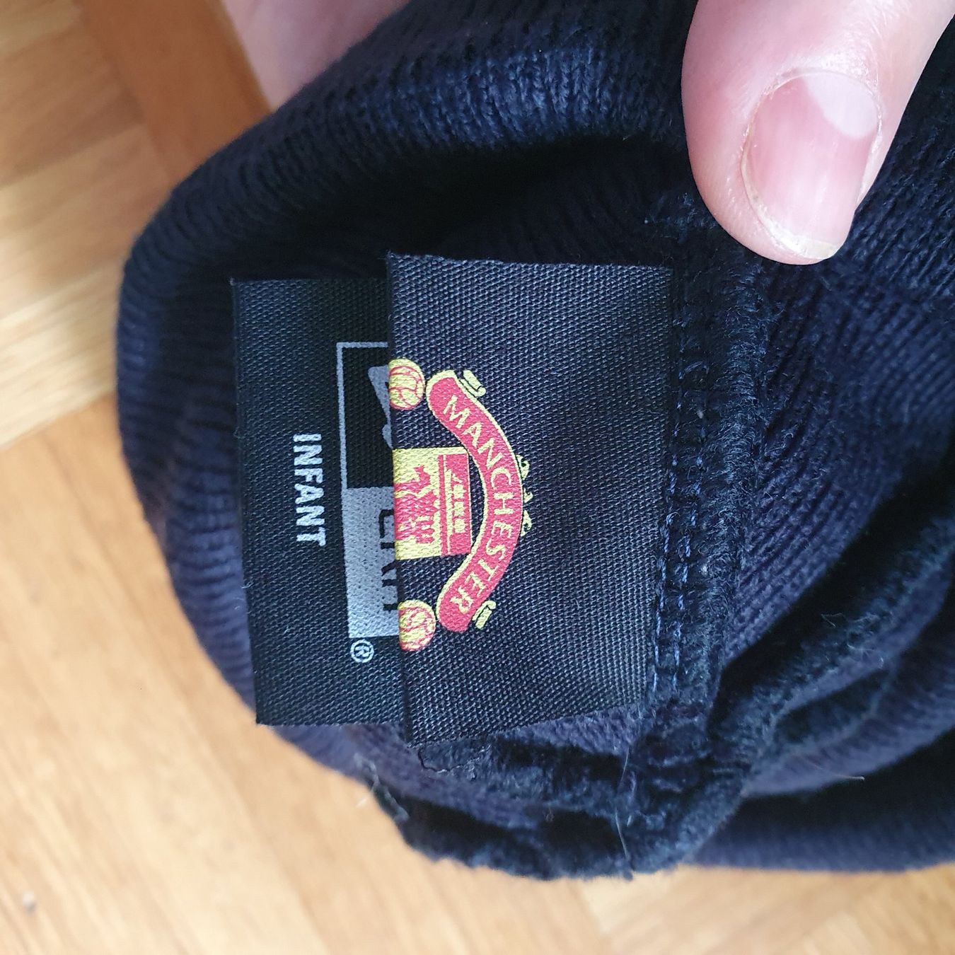 Altro abbigliamento per bambino: Bonnet Manchester United hiver chaud – Usato da Prilly venduto da RoDyRe 3