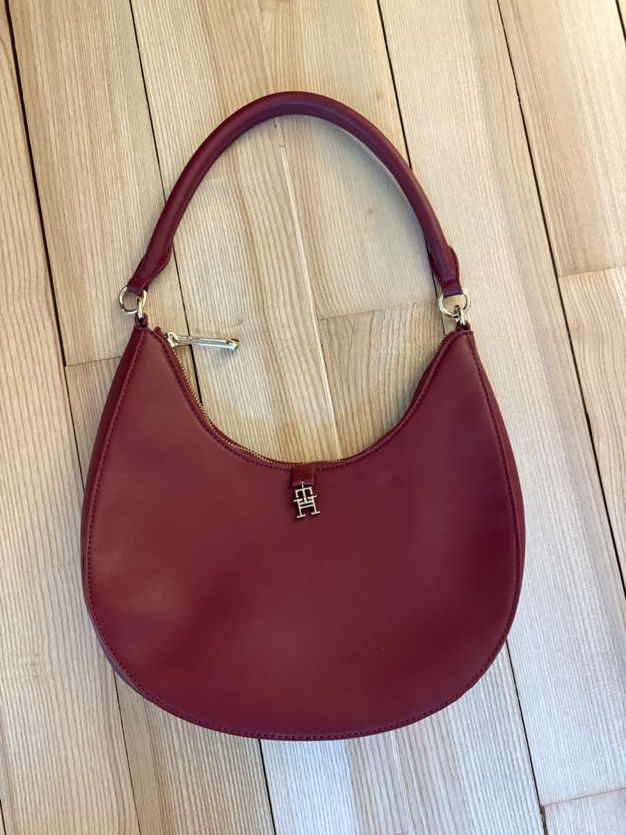 Tommy Hilfiger Sacs: Tommy Hilfiger Schultertasche rot – Neuf (Voir description) à Basel par anschla.