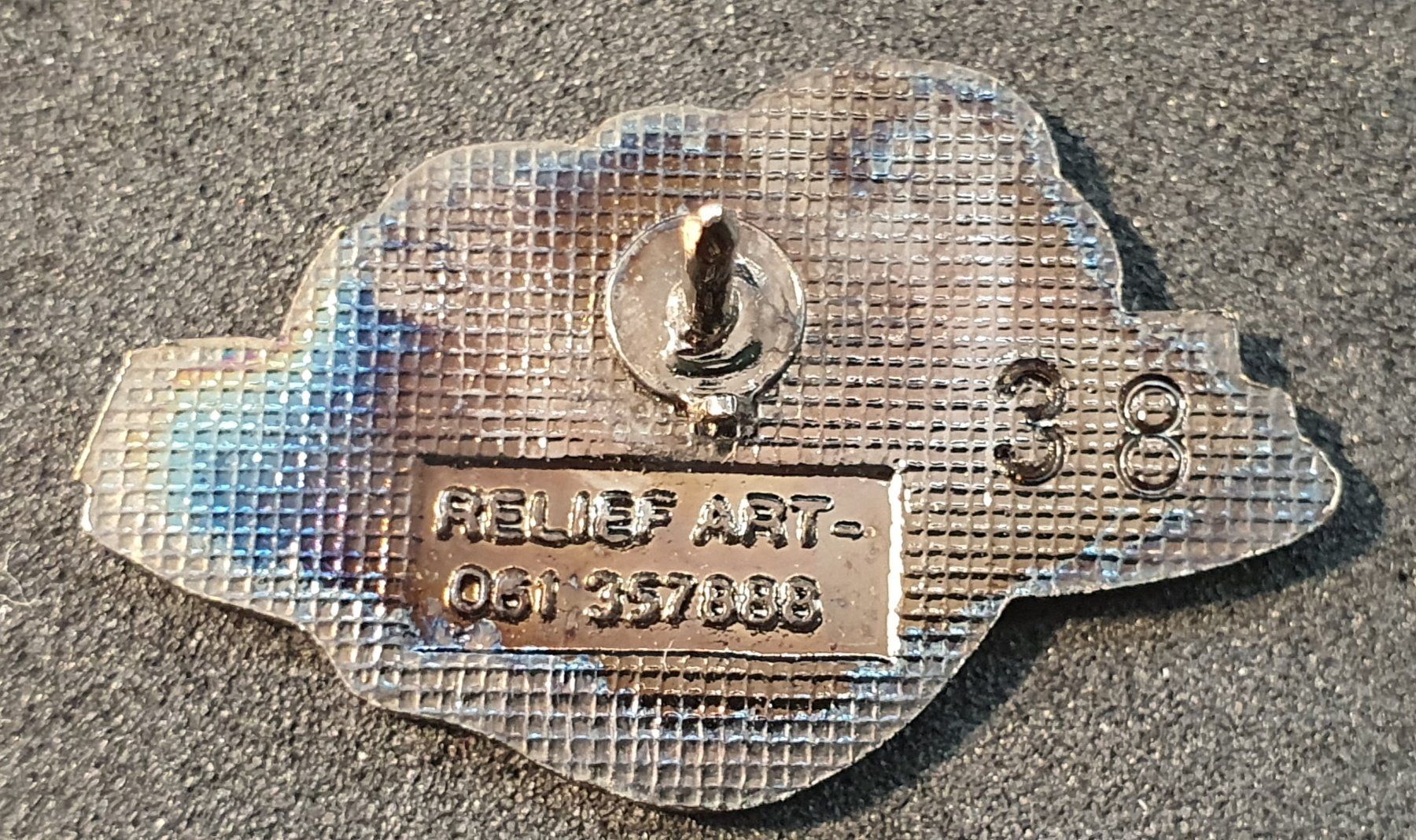 Placchette & Badge: CC015 - Pin Gemeinde Wappen Binningen  Nr. 38 – Usato da Reinach BL venduto da Boston-Verkauf 1