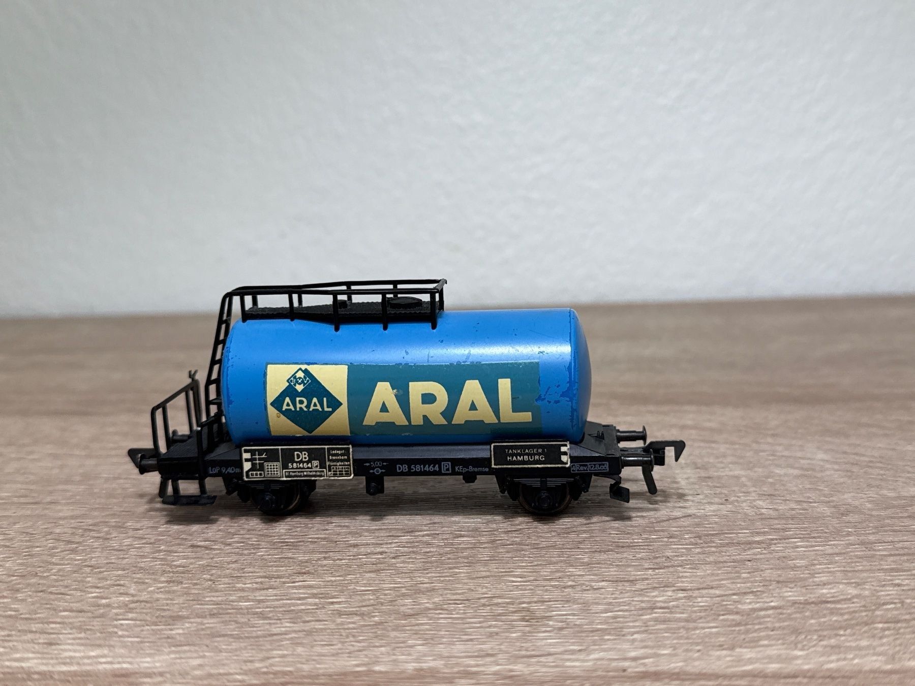 Fleischmann Modellini di ferrovie: Fleischmann ARAL DB H0 (279) – Usato da St-Aubin-Sauges venduto da Lo_Go