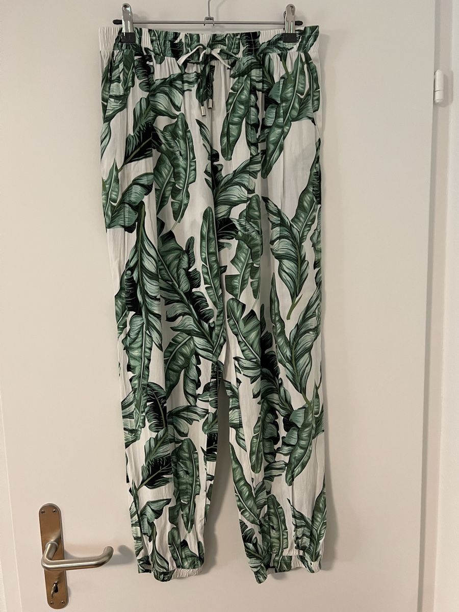 Hosen: Sommerstoffhose mit Blätterprint XL – Gebraucht aus Winterthur von mel_wy