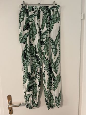 Sommerstoffhose mit Blätterprint XL
