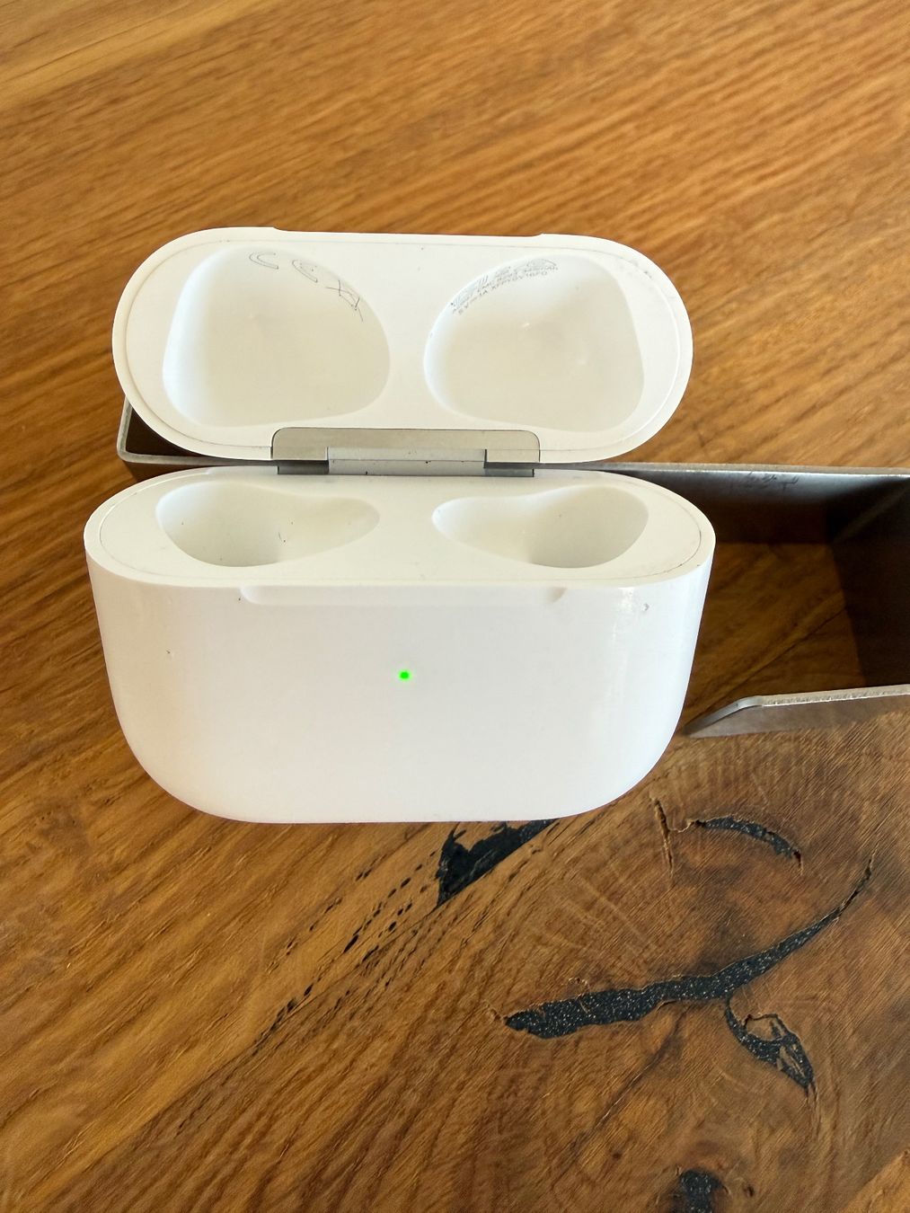 Apple Cuffie: APPLE AirPods 3 Charging Case – Usato da Lausanne venduto da Nine1982