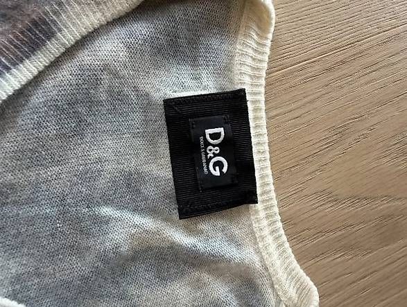 Maglioni & Felpe: D&G Dolce & Gabbana Pullover V-Ausschnitt – Usato da Zollikerberg venduto da sop_p82l 1