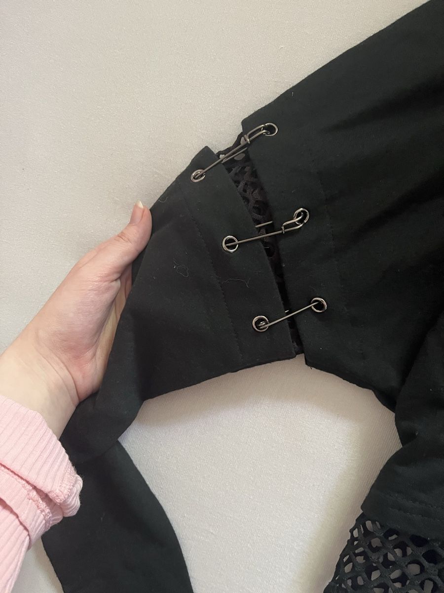 Pullover & Sweatshirts: Alternative / Emo / Grunge Crop Hoodie – Gebraucht aus Richterswil von Letha_Brown 1