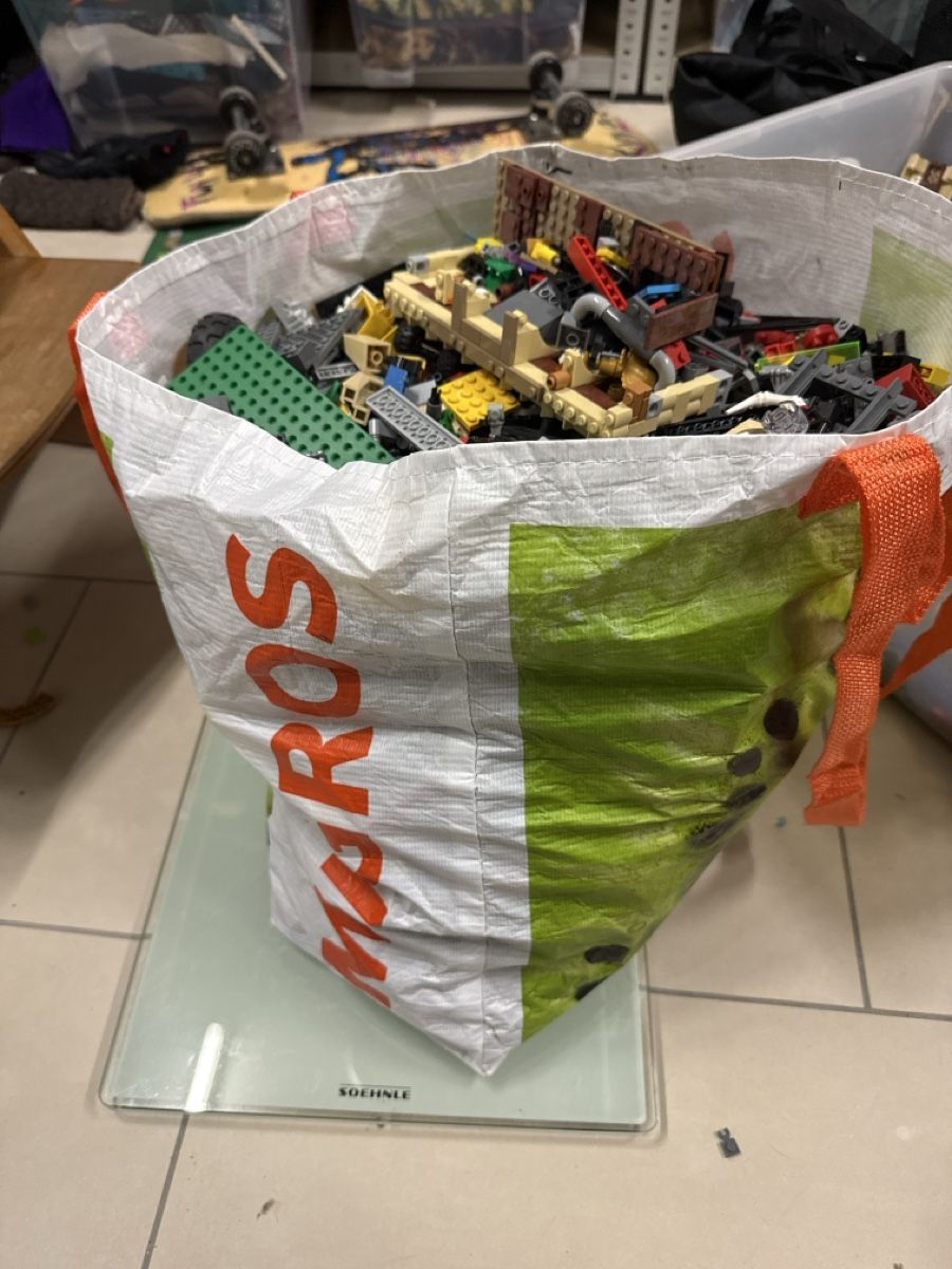 Lego Spielzeuge: Lego Set 4 8kg – Gebraucht aus Buttikon SZ von Kellerabteil 2