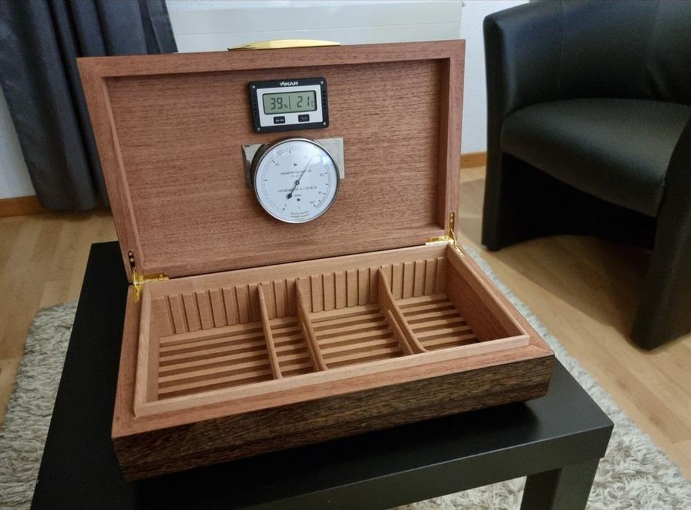 GERMANUS Licca Cigar Humidor with Digital Hygrometer