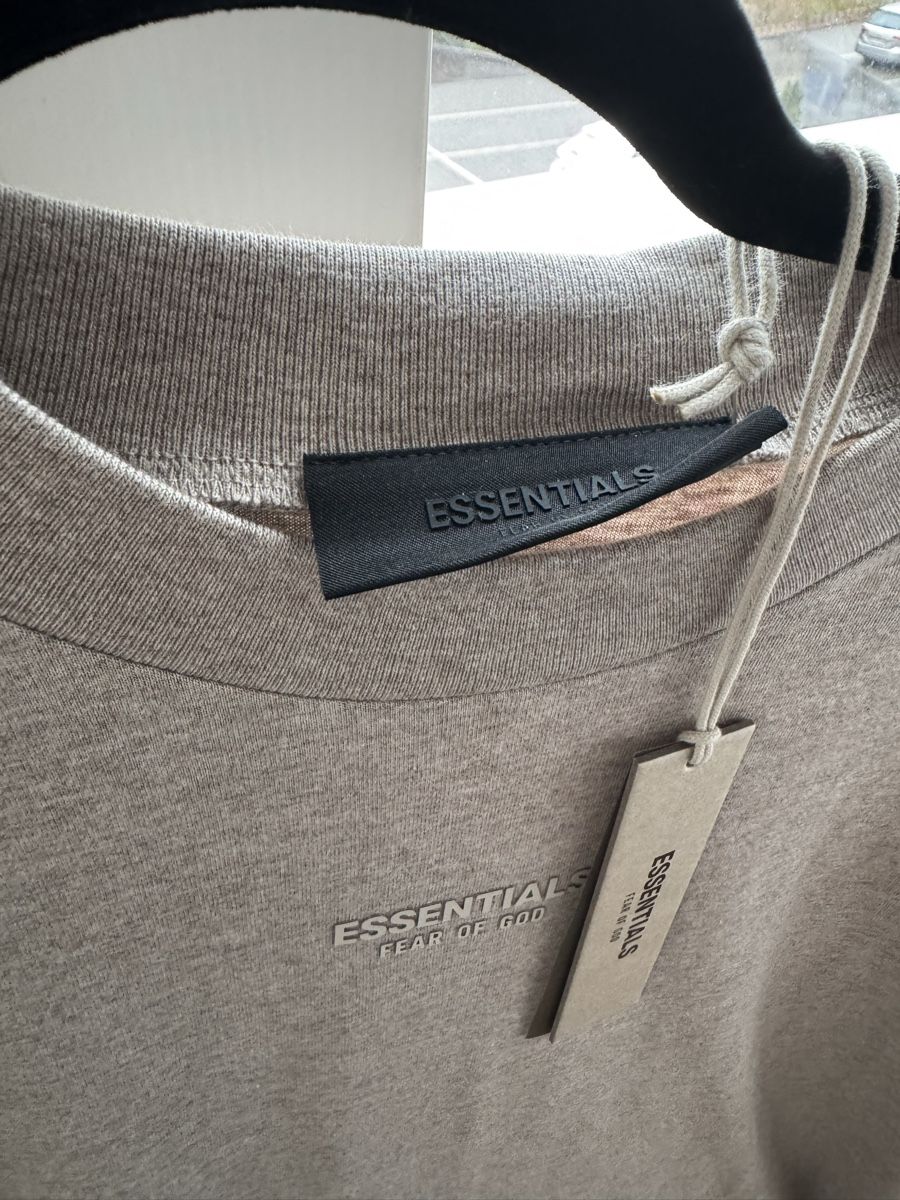 Fear of God T-shirt: Essentials T-Shirt Grau Grösse M Neu – Nuovo e nell'imballaggio originale da Altendorf venduto da FF_26 3