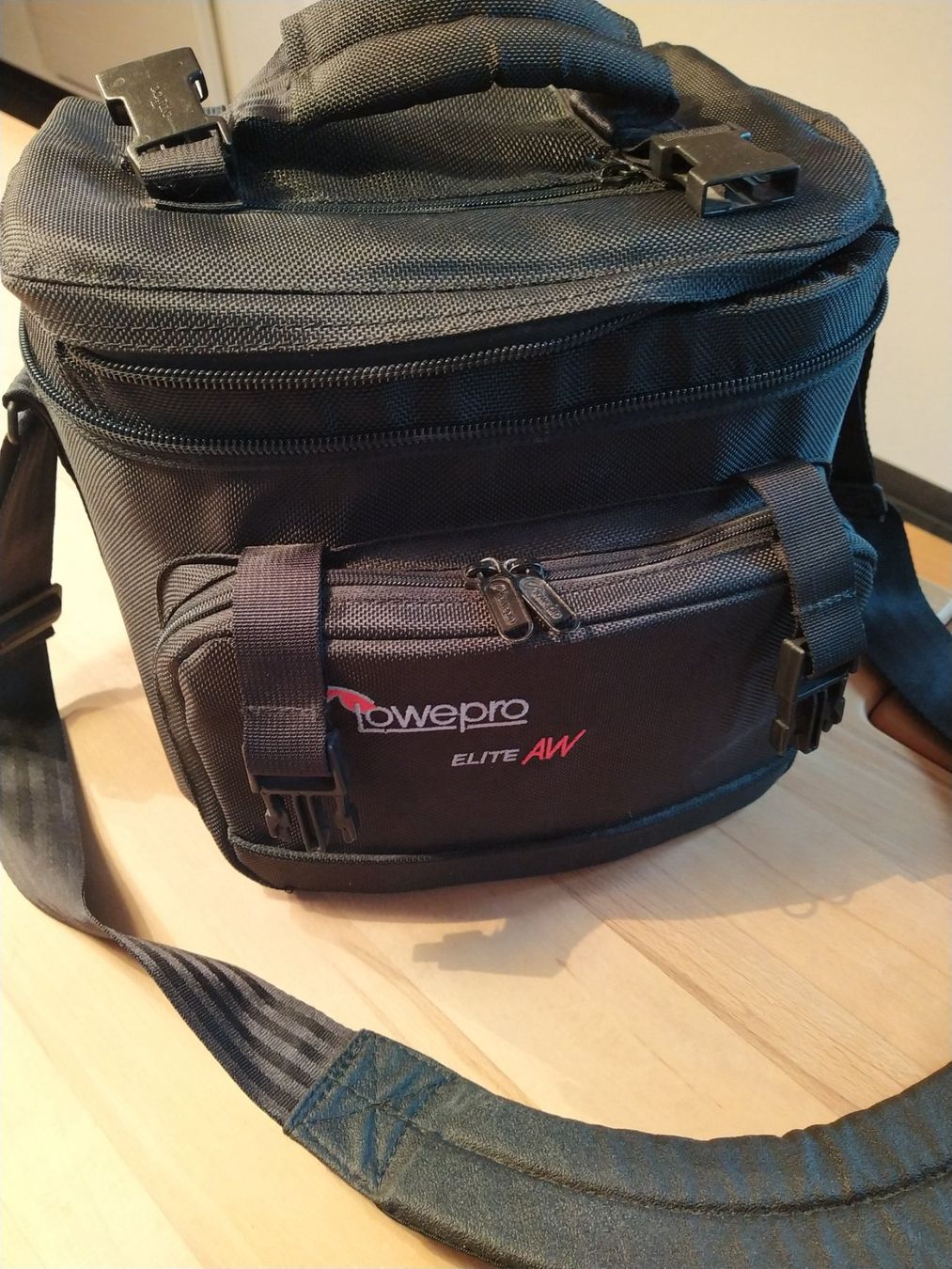 Lowepro Taschen: Fototasche Lowe Pro / Elite AW – Neu (gemäss Beschreibung) aus Azmoos von Klondike-Joe