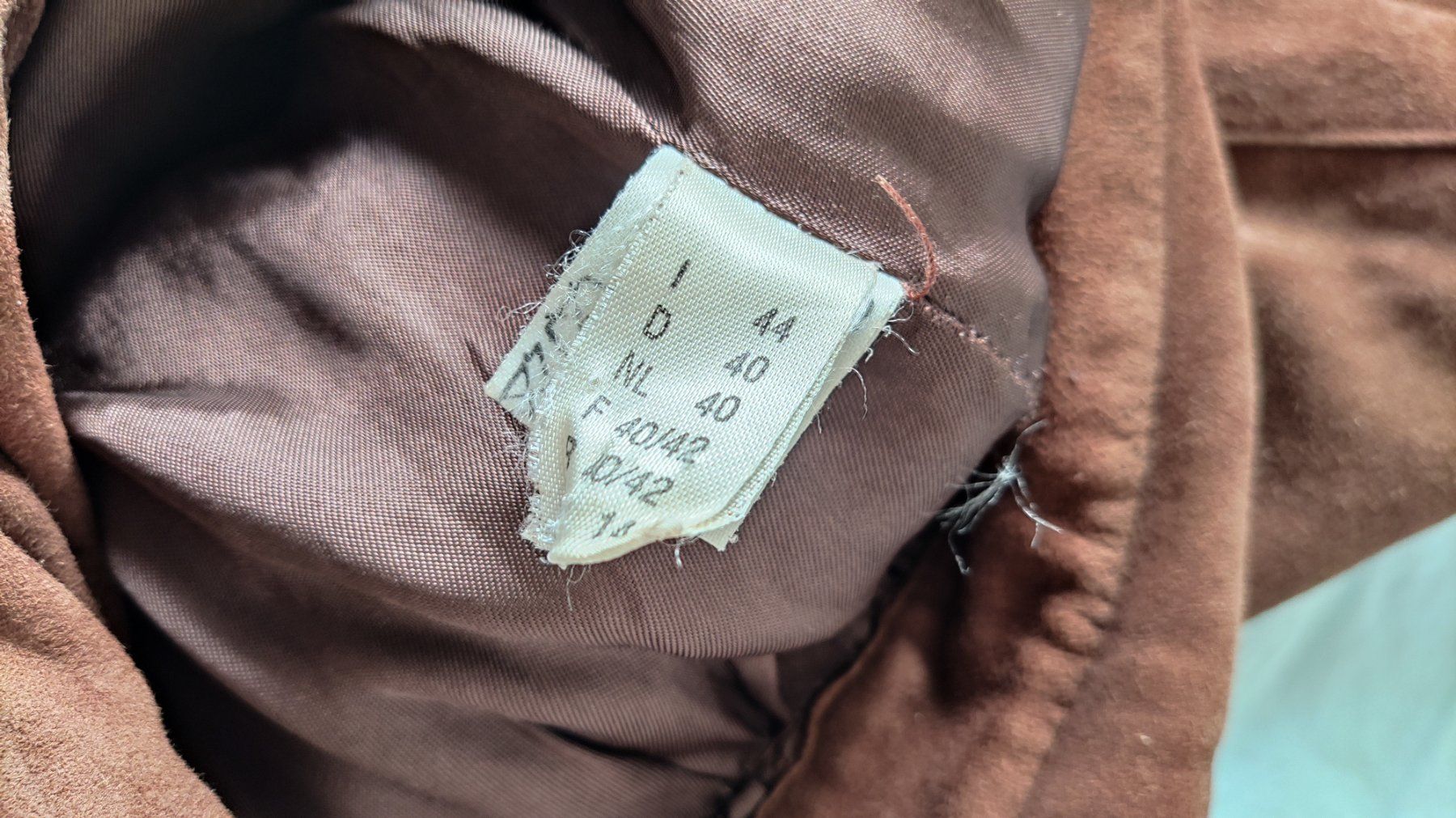 Pantaloni: Pantalon en daim vintage – Usato da Orbe venduto da ecilea 6
