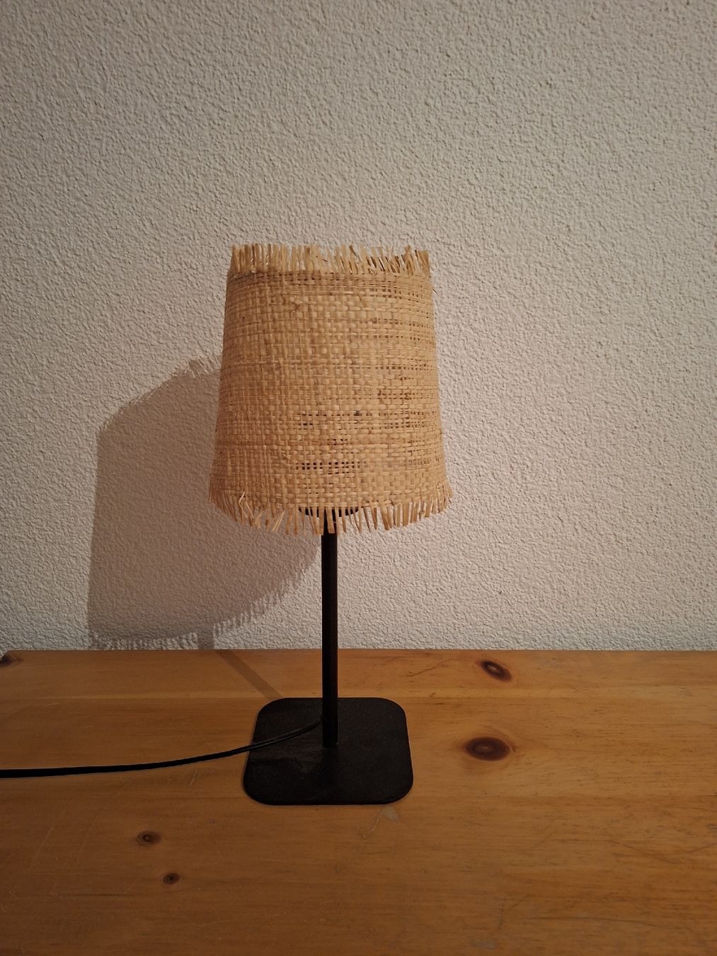Lampade: Tischleuchte naturfarben und schwarz – Usato da Rufi venduto da tui_g6y2 1