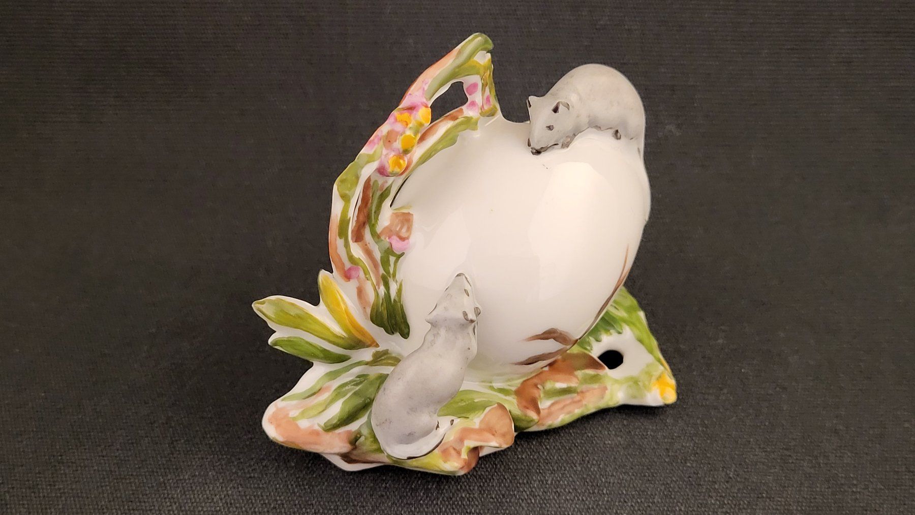 Figurines: Handbemaltes Väsli mit Mäusen SCHEIBE ALSBACH – D'occasion à Basel par spinne02 1