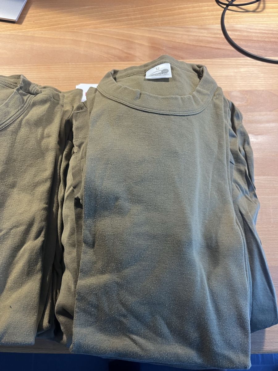 Schweizer Armee Lotti di vestiti: Armee T-Shirts & Gnägi – Usato da Bünzen venduto da Mammamia79 1