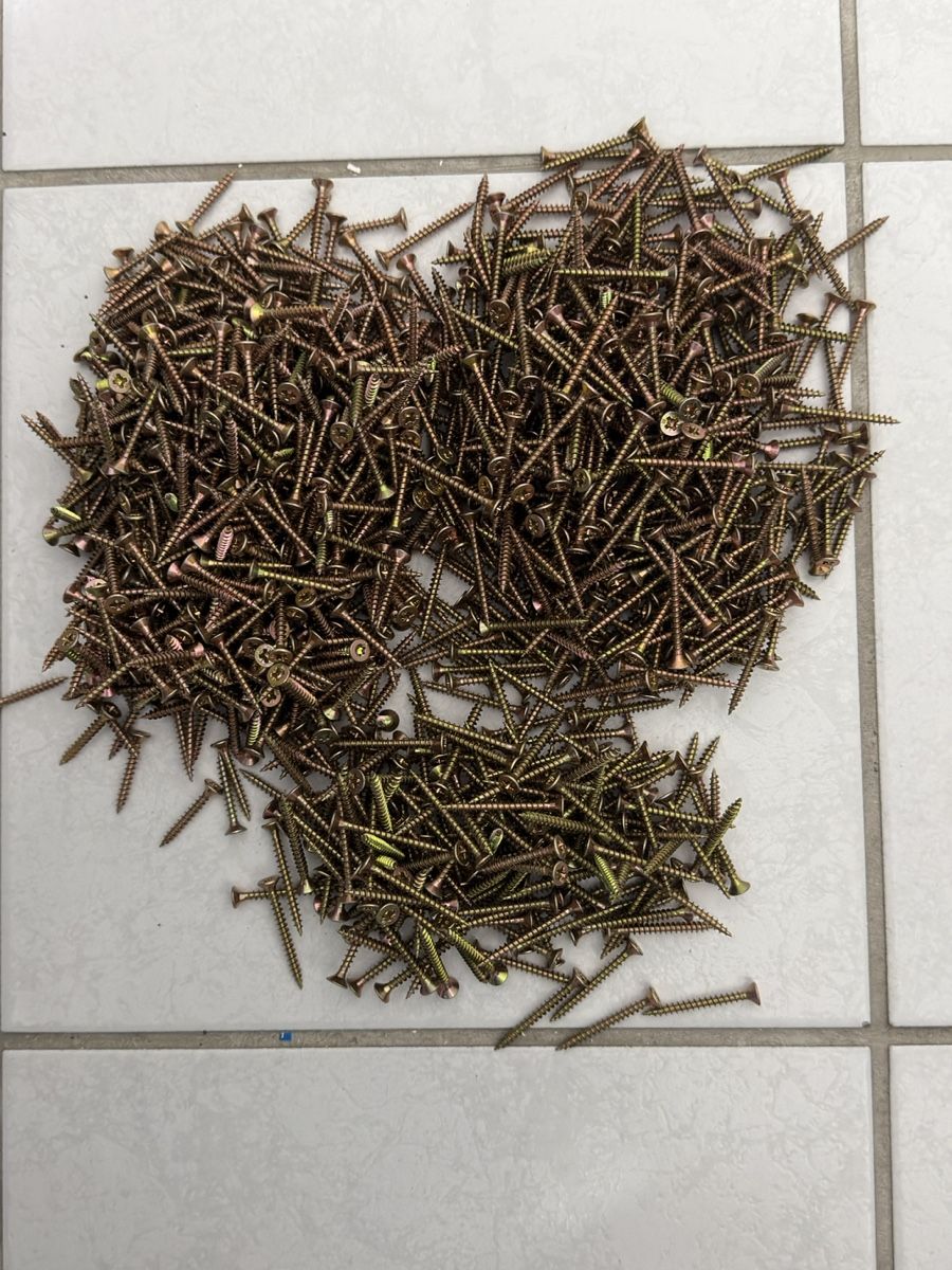 Ferramenta: Lot de vis à bois, neuves – Nuovo (secondo la descrizione) da Embrach venduto da niz_8sff