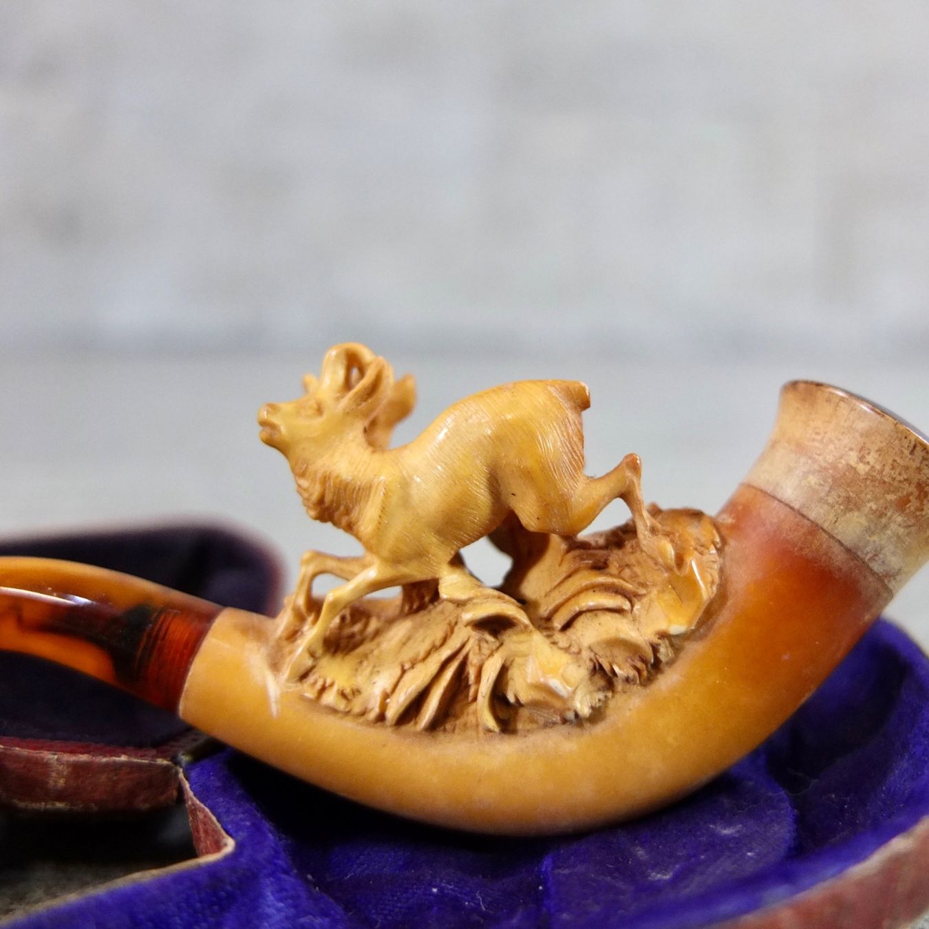 Pipe & Accessori: Antike Meerschaumpfeife mit Hirsch-Schnitzerei – Usato da Basel venduto da Brocki-auf-dem-Wolf 3