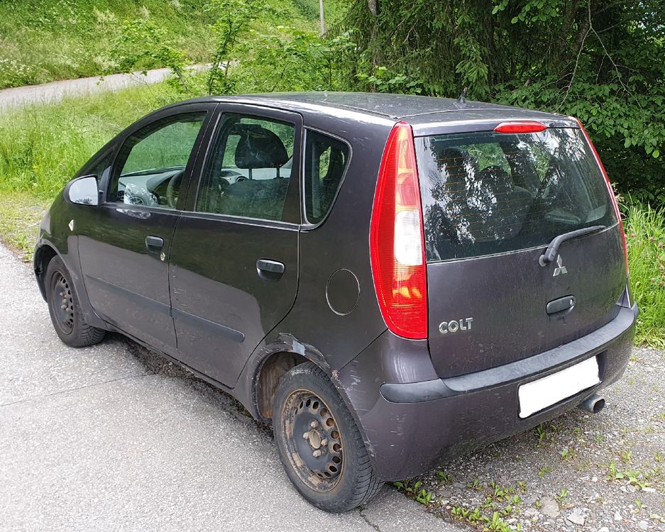 Mitsubishi Automobili: Mitsubishi Colt 1.3 16v - Klima - 5 Turen - B04 – Usato da Val D Illiez venduto da SnowRoof 2