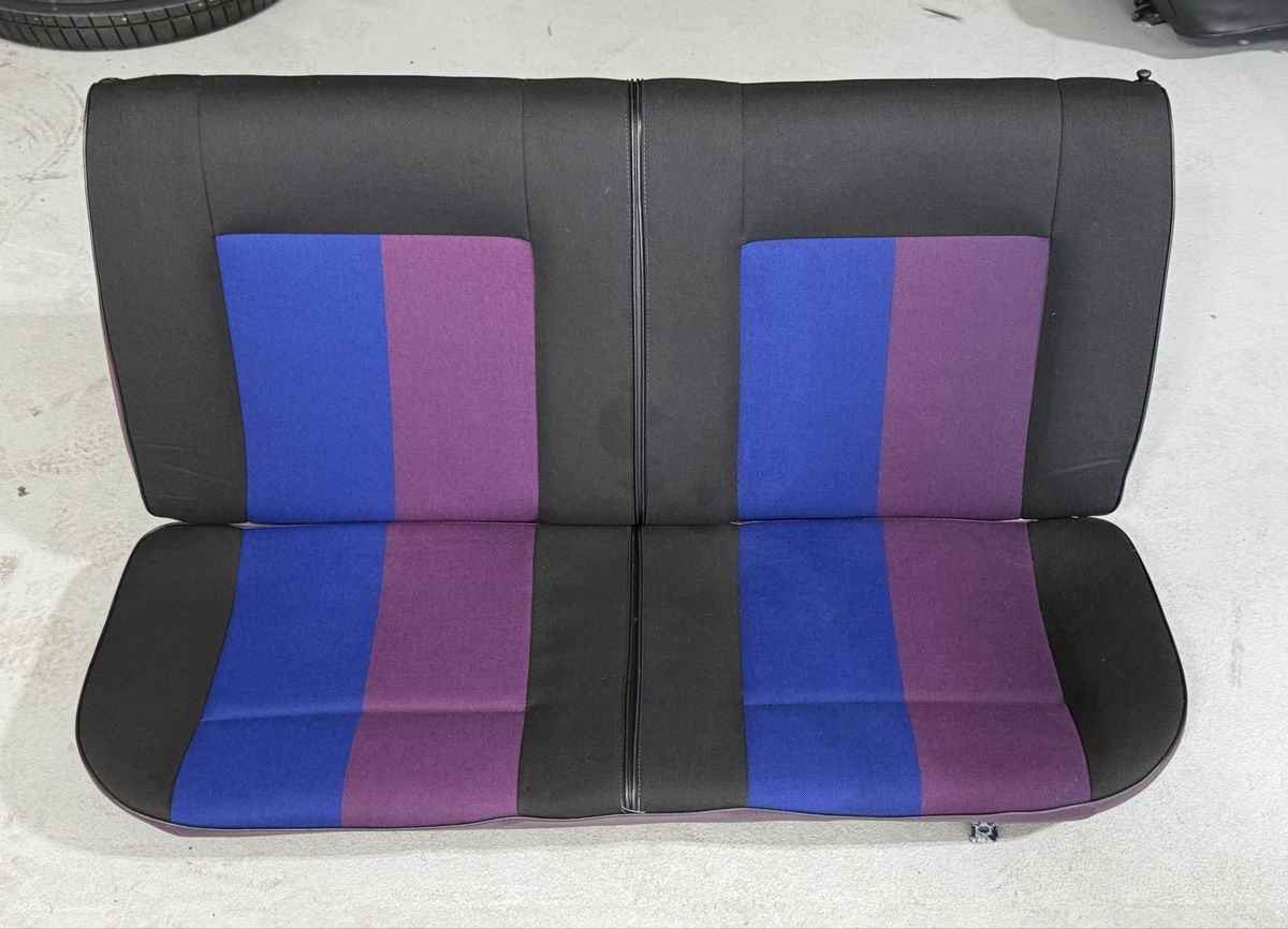 VW Alle Autoersatzteile: VW Golf 2 G60 “Fire and Ice” Rücksitzbank Original – Gebraucht aus Niederhasli von Ajlina1212