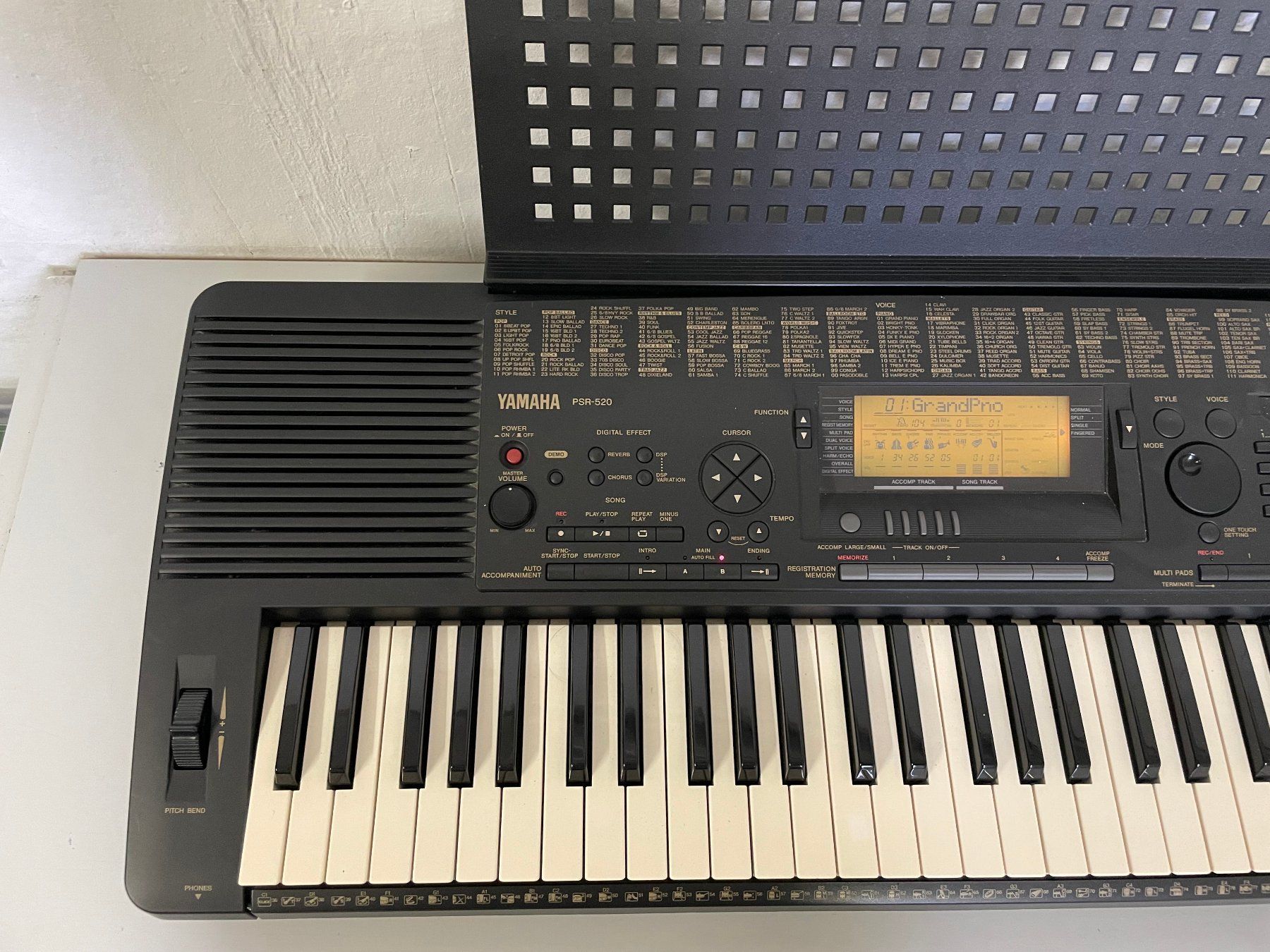 Yamaha Musikinstrumente: Keyboard Yamaha PSR-520 – Gebraucht aus La Croix (Lutry) von netrajet 1
