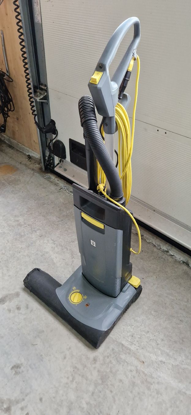 Kärcher Aspirapolveri & Accessori: Aspirobrosseur Karcher professionnel – Usato da St. Ursen venduto da cpi23 1