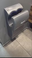 Sèche mains Dyson air laide