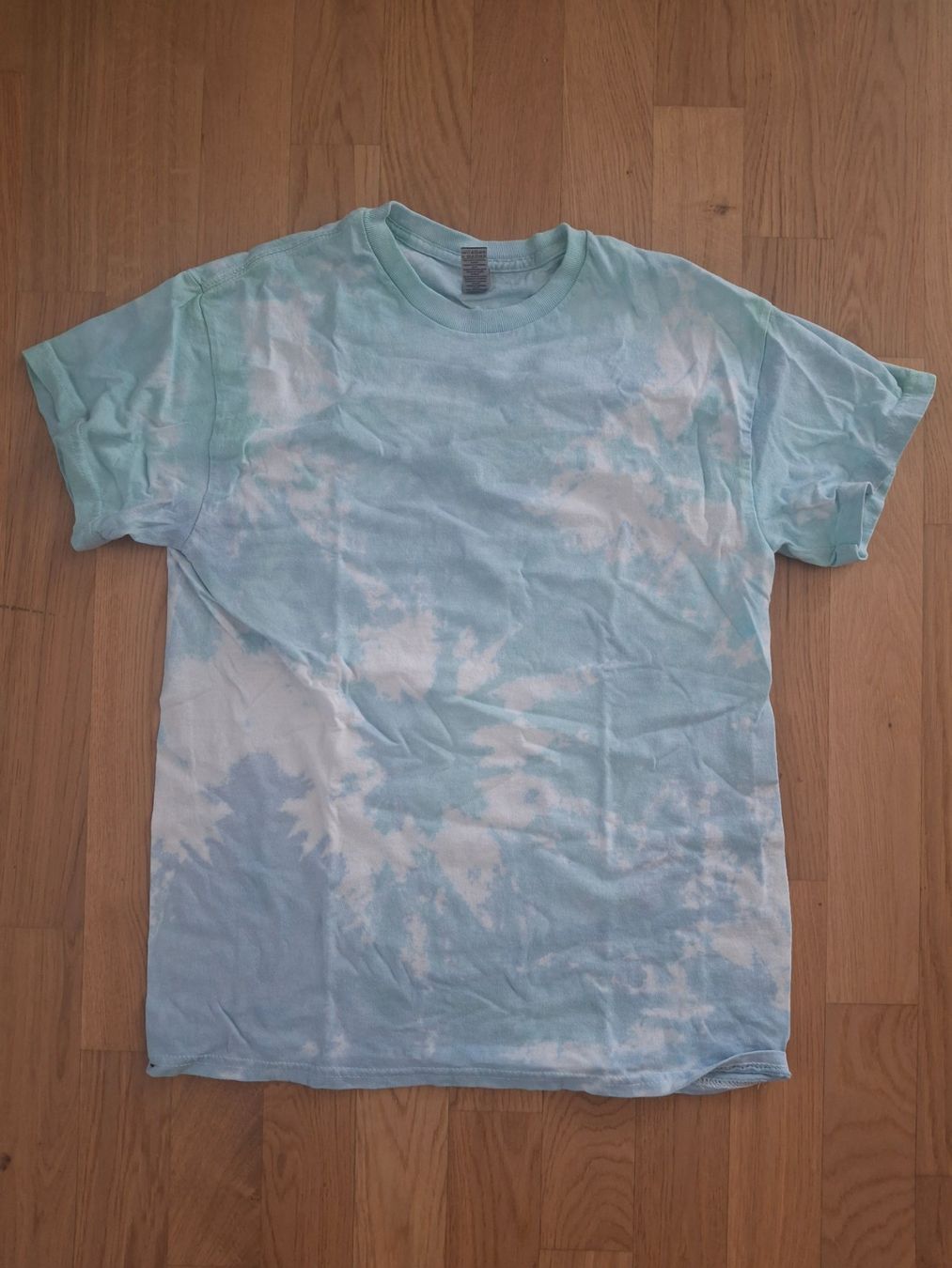 T-shirt: Batik T-Shirt – Nuovo (secondo la descrizione) da Luzern venduto da gab_726g