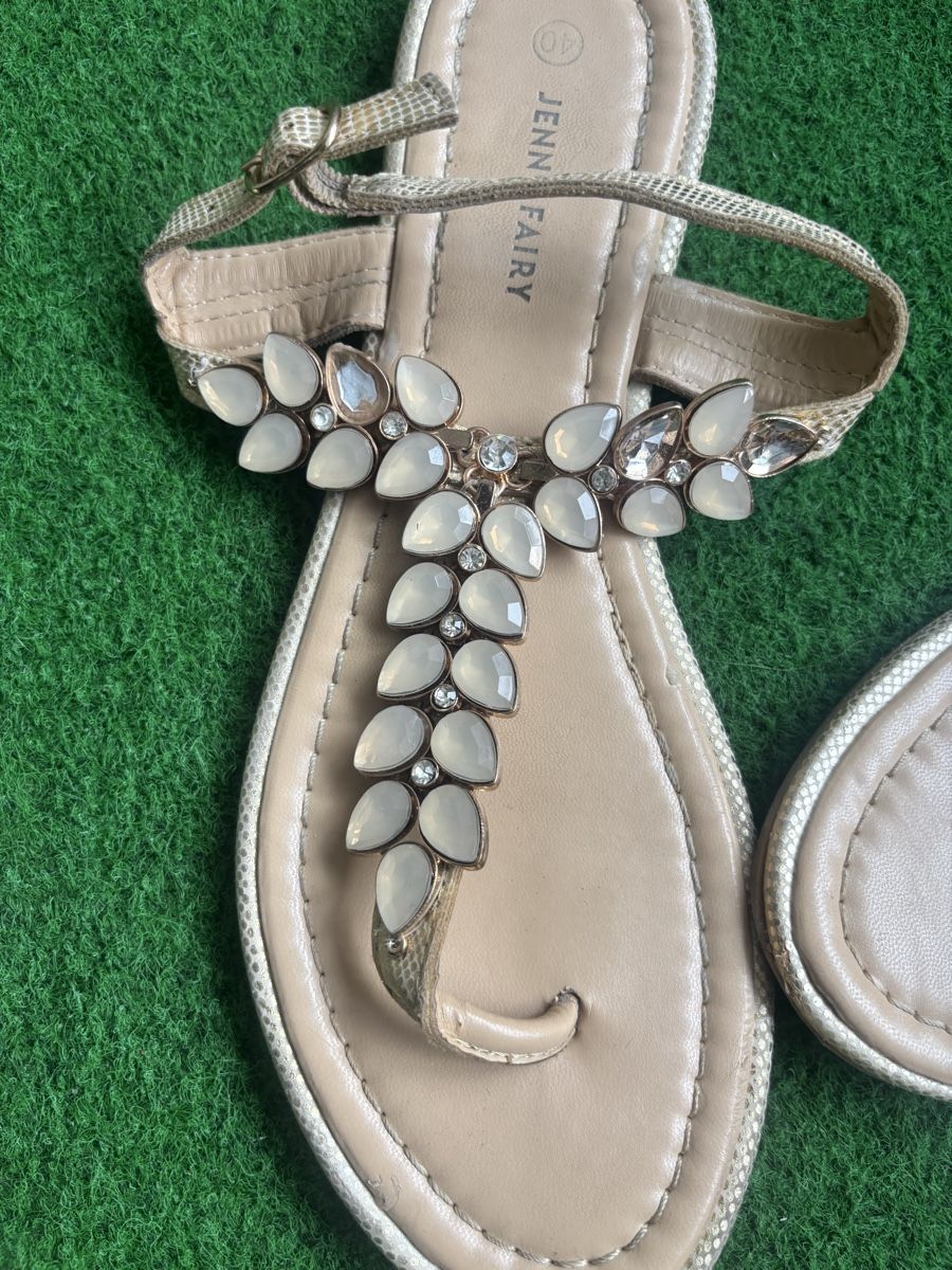 Chaussures femmes: Sandalen gr.40 – D'occasion à Zug par Biki72 1
