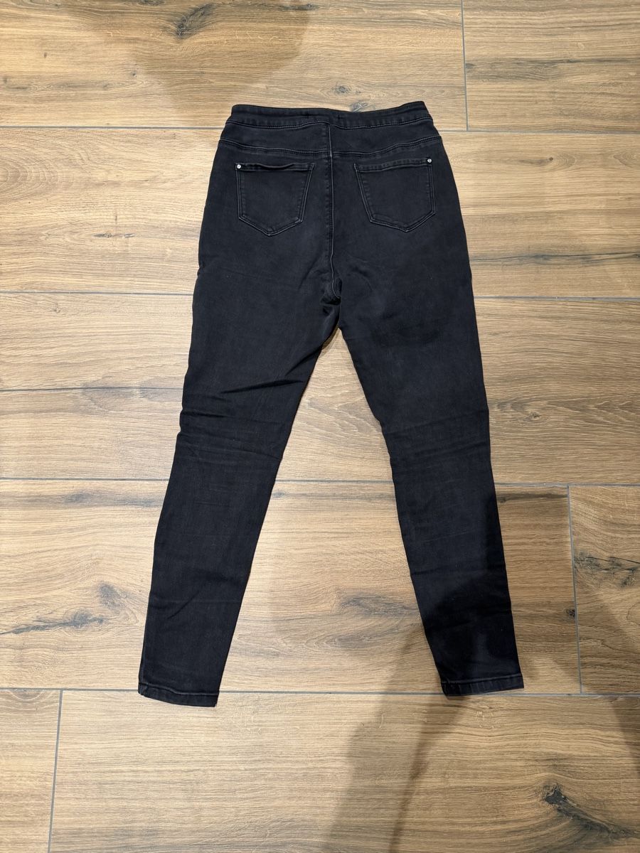 Jeans: Schwarze Destroyed Jeans, Missguided, Grösse 40/S – Gebraucht aus St. Gallen von Xbylucas 1