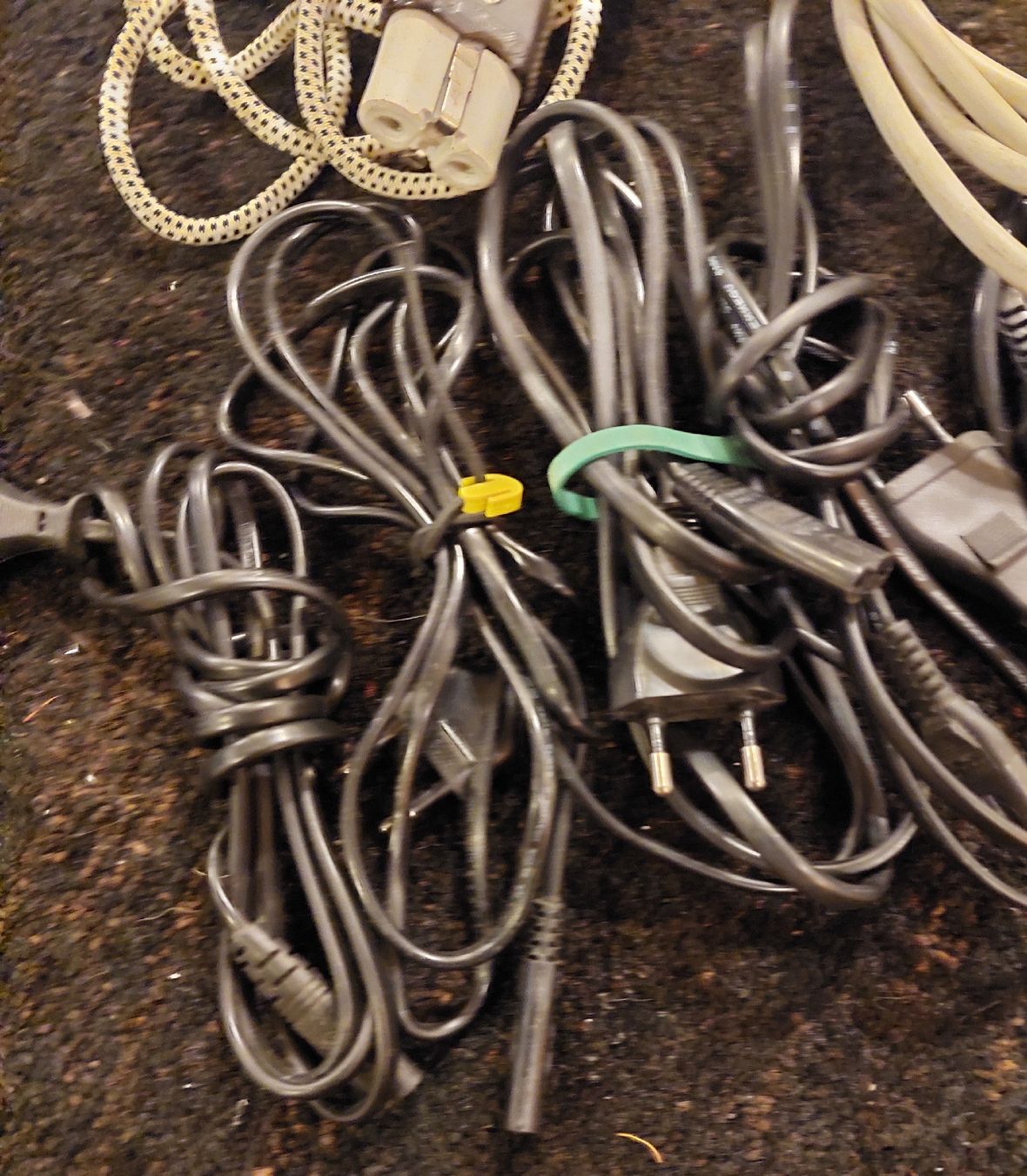 Kabel: 10 Geräte-Stromkabel – Gebraucht aus Zürich von Cortin 1