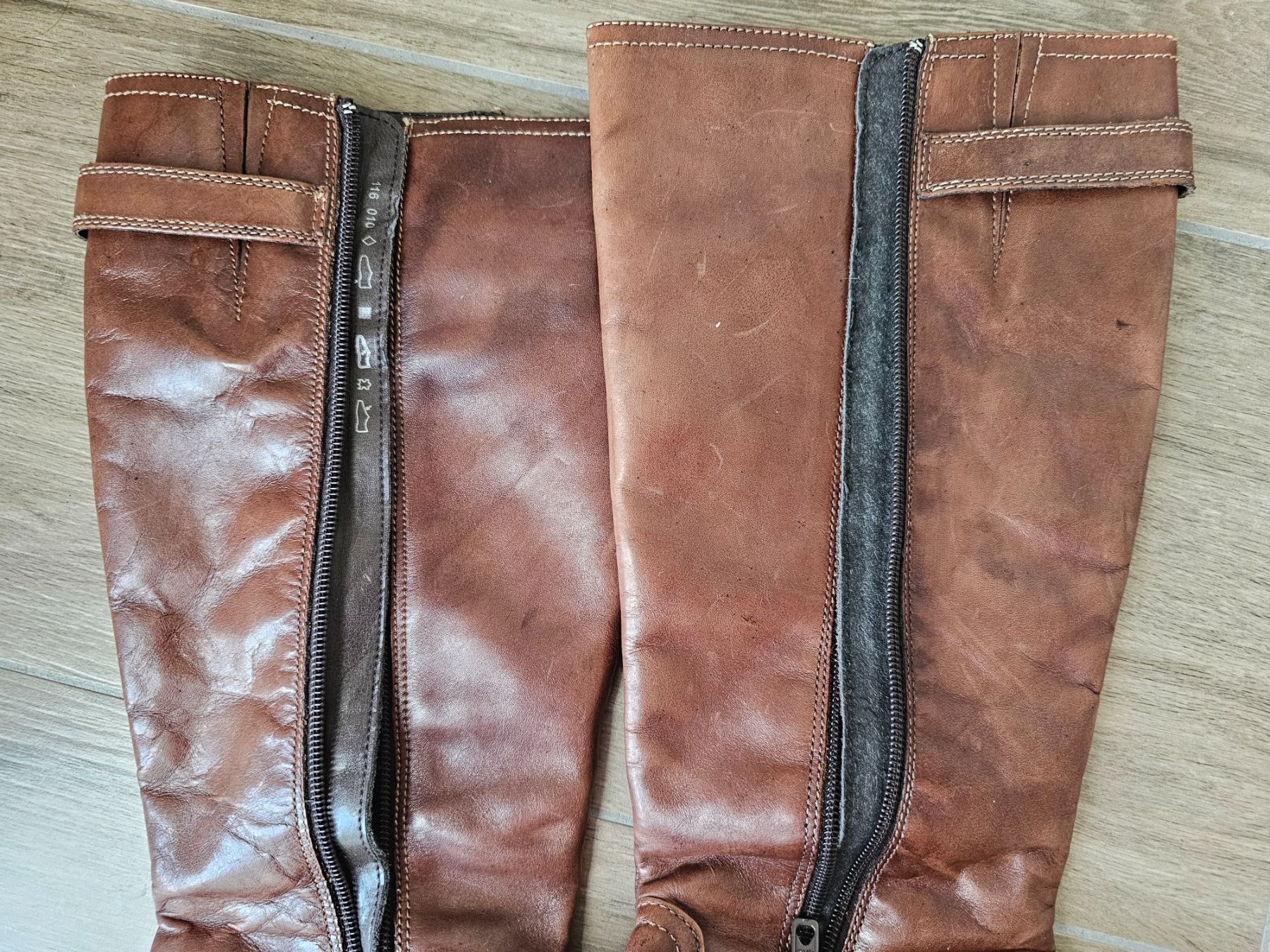 Scarpe da donna: Stiefel Leder Marke Pesaro Gr. 38 – Usato da Neukirch (Egnach) venduto da Bonita6 9
